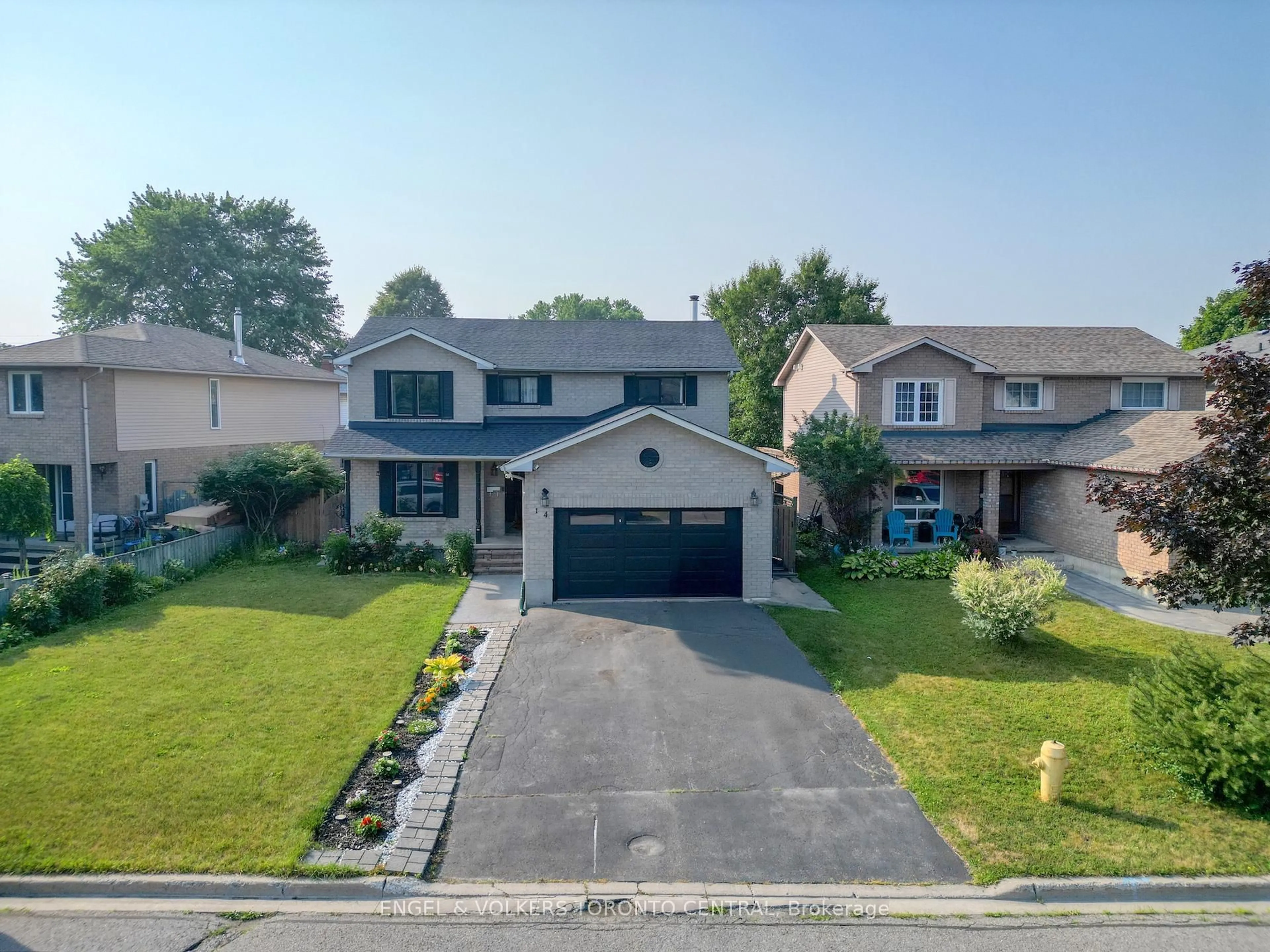 A pic from outside/outdoor area/front of a property/back of a property/a pic from drone, street for 14 Soper Creek Dr, Clarington Ontario L1C 4G1
