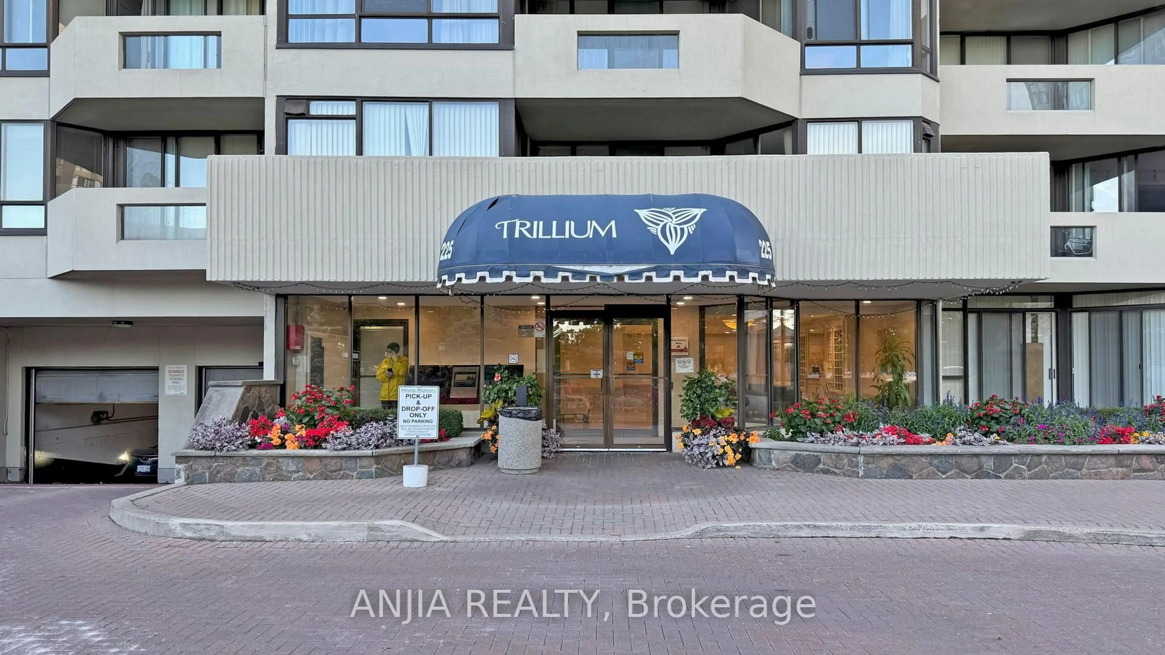 Unknown for 225 Bamburgh Circ #512, Toronto Ontario M1W 3X9