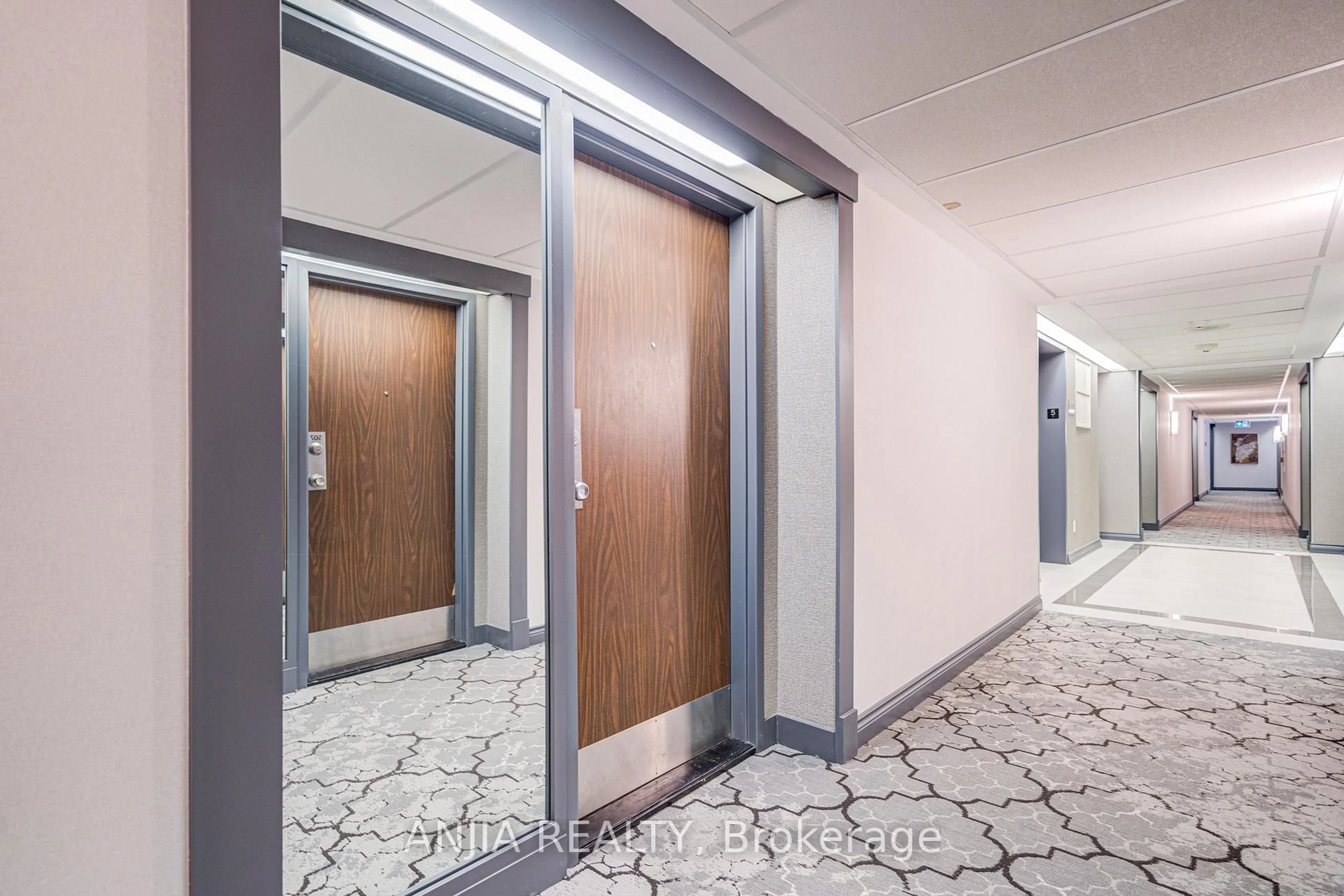 Indoor foyer for 225 Bamburgh Circ #512, Toronto Ontario M1W 3X9