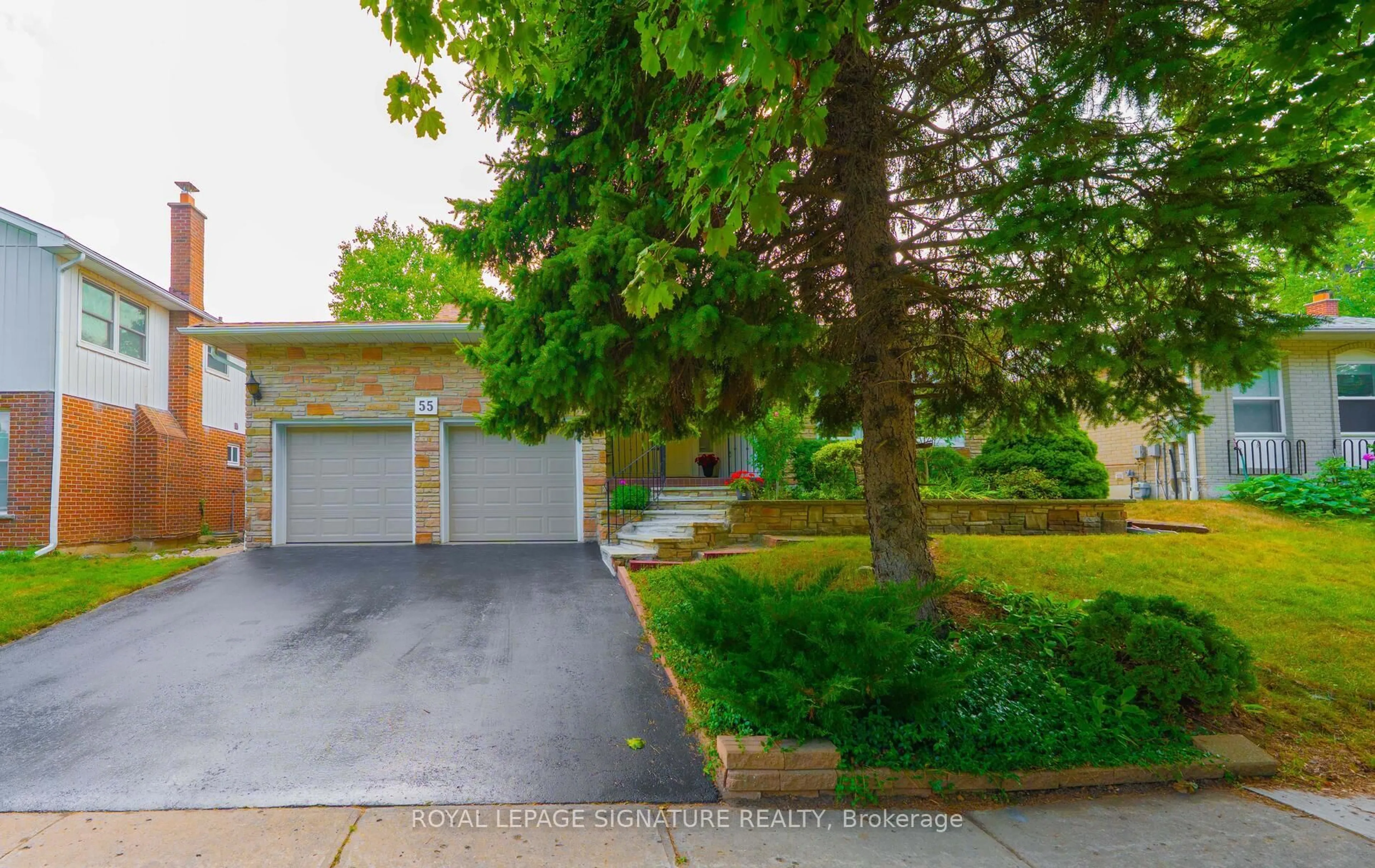 A pic from outside/outdoor area/front of a property/back of a property/a pic from drone, street for 55 Wakefield Cres, Toronto Ontario M1W 2C1