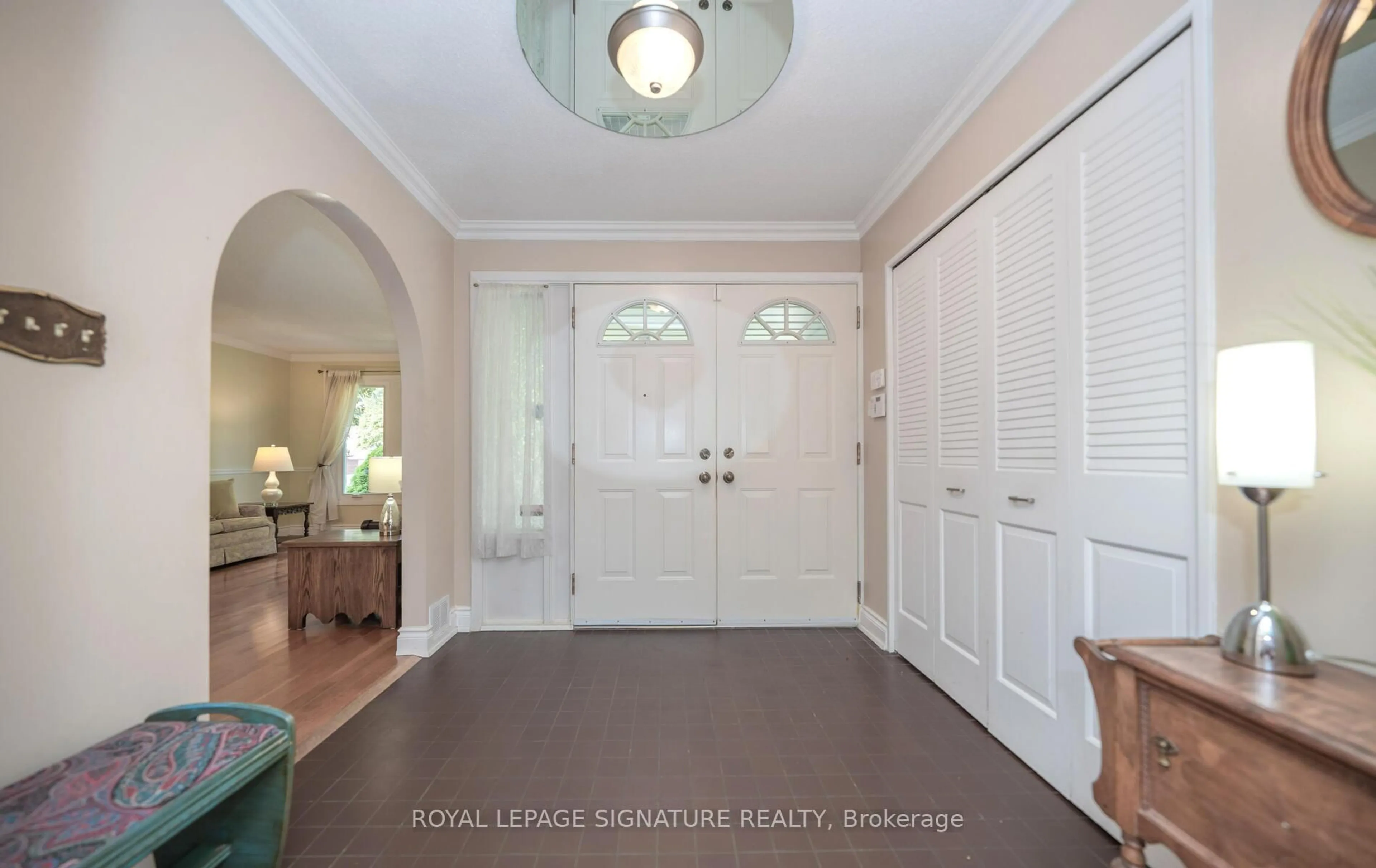 Indoor entryway for 55 Wakefield Cres, Toronto Ontario M1W 2C1