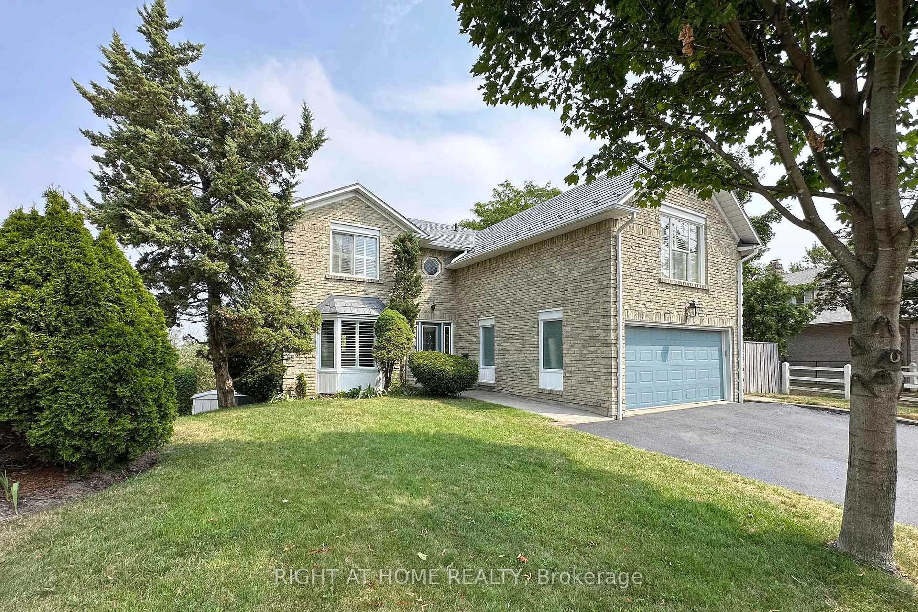 Unknown for 102 Hialeah Cres, Whitby Ontario L1N 6R1