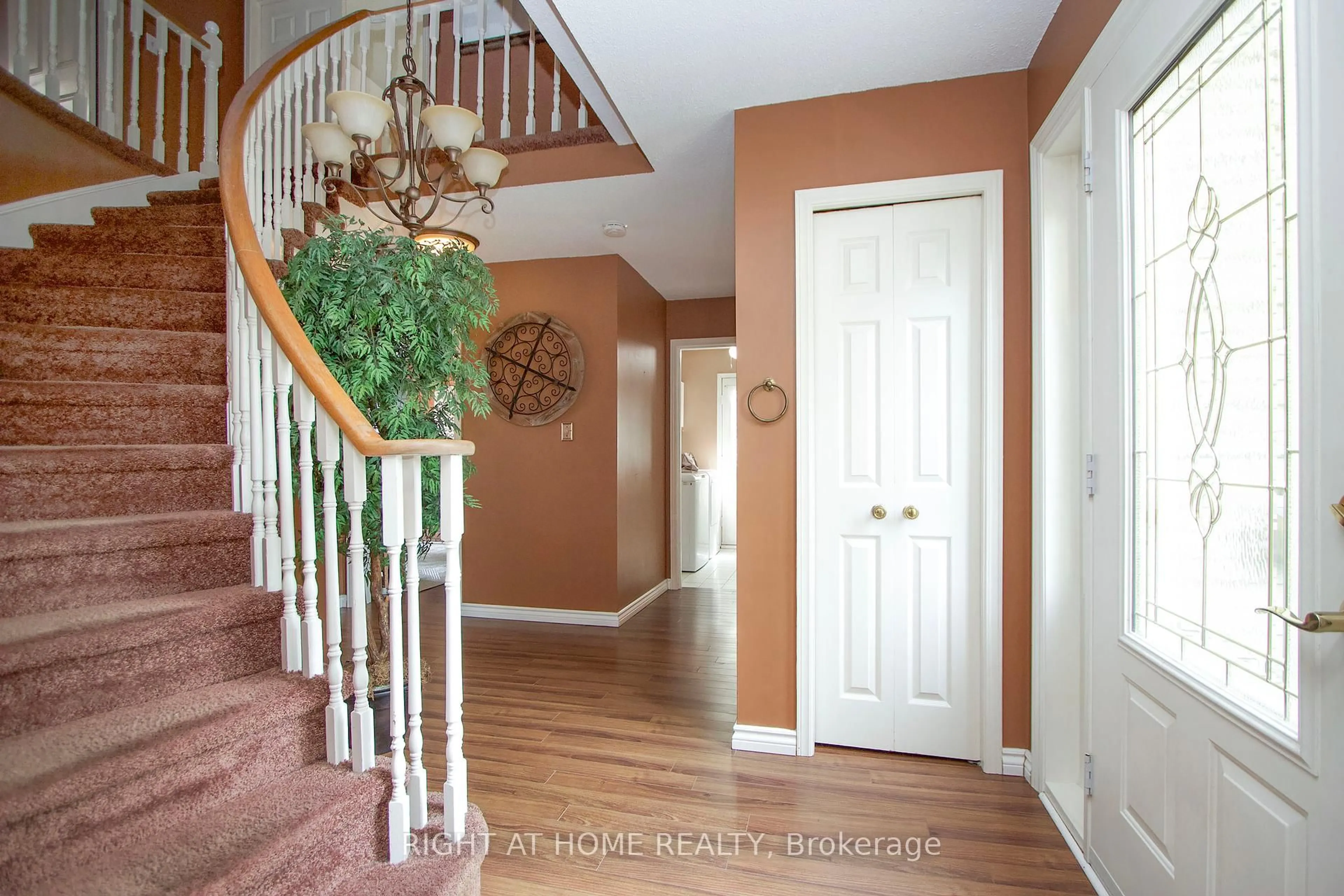 Indoor entryway for 102 Hialeah Cres, Whitby Ontario L1N 6R1