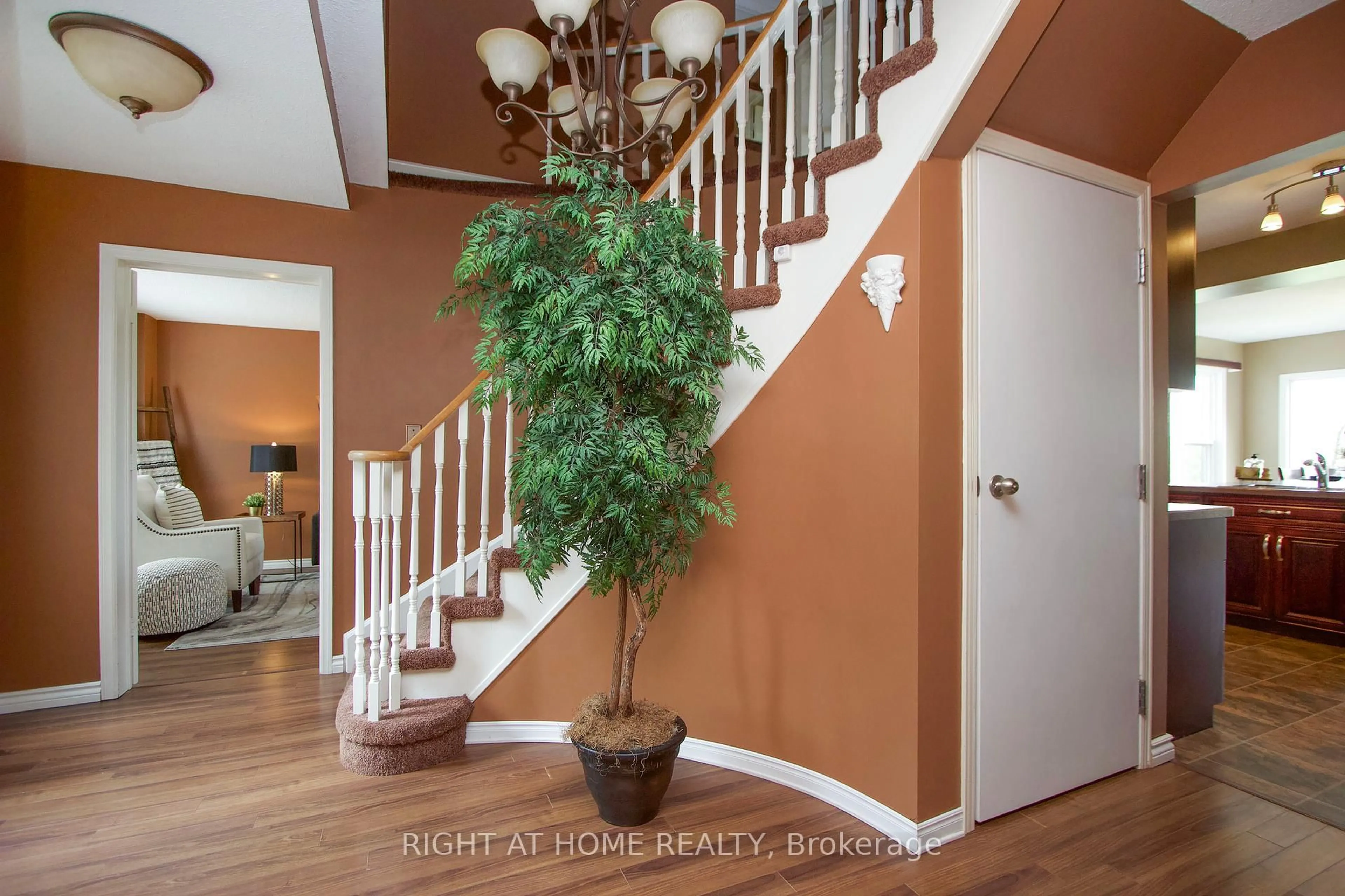 Indoor entryway for 102 Hialeah Cres, Whitby Ontario L1N 6R1