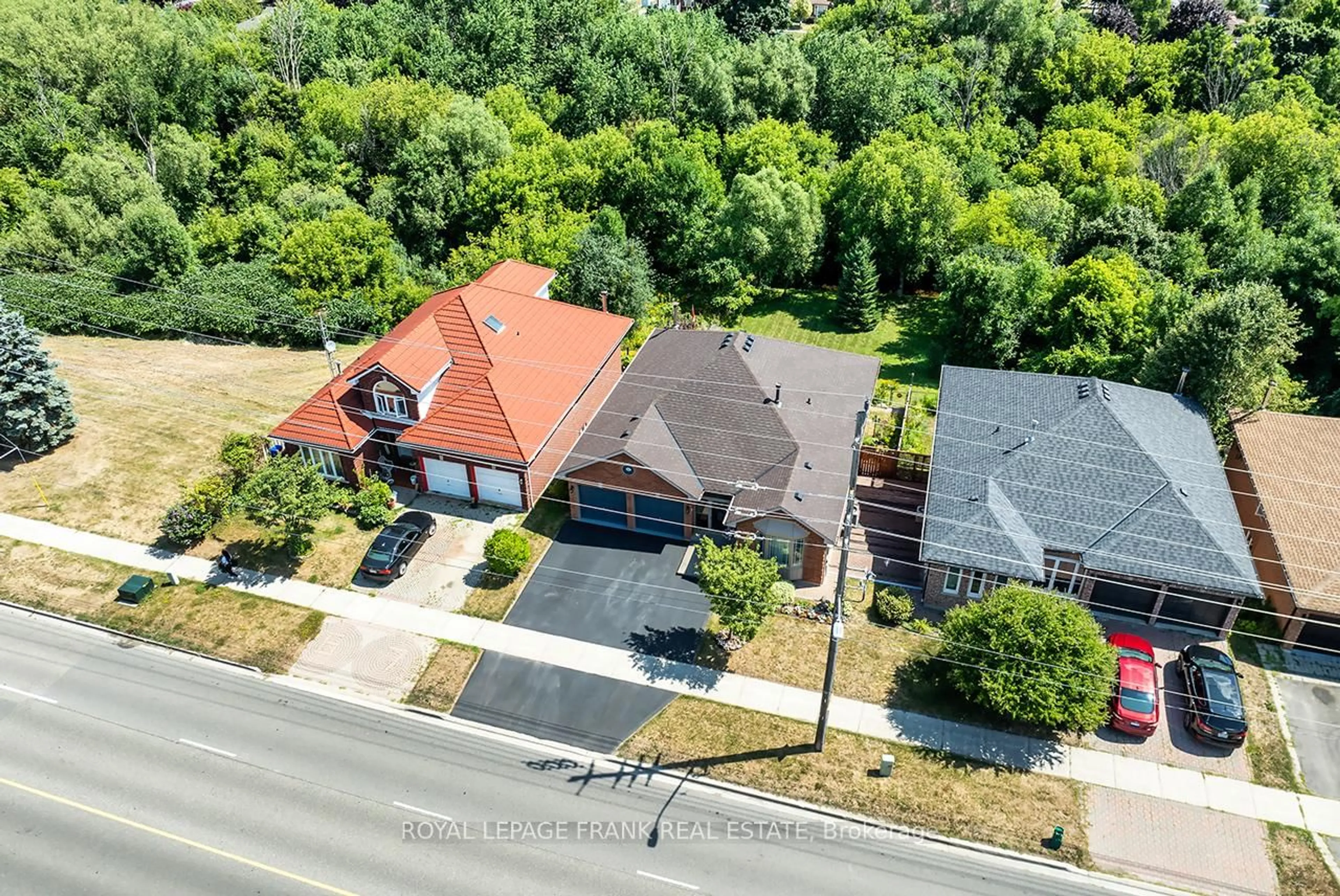 A pic from outside/outdoor area/front of a property/back of a property/a pic from drone, street for 65 Garden St, Whitby Ontario L1N 9E7