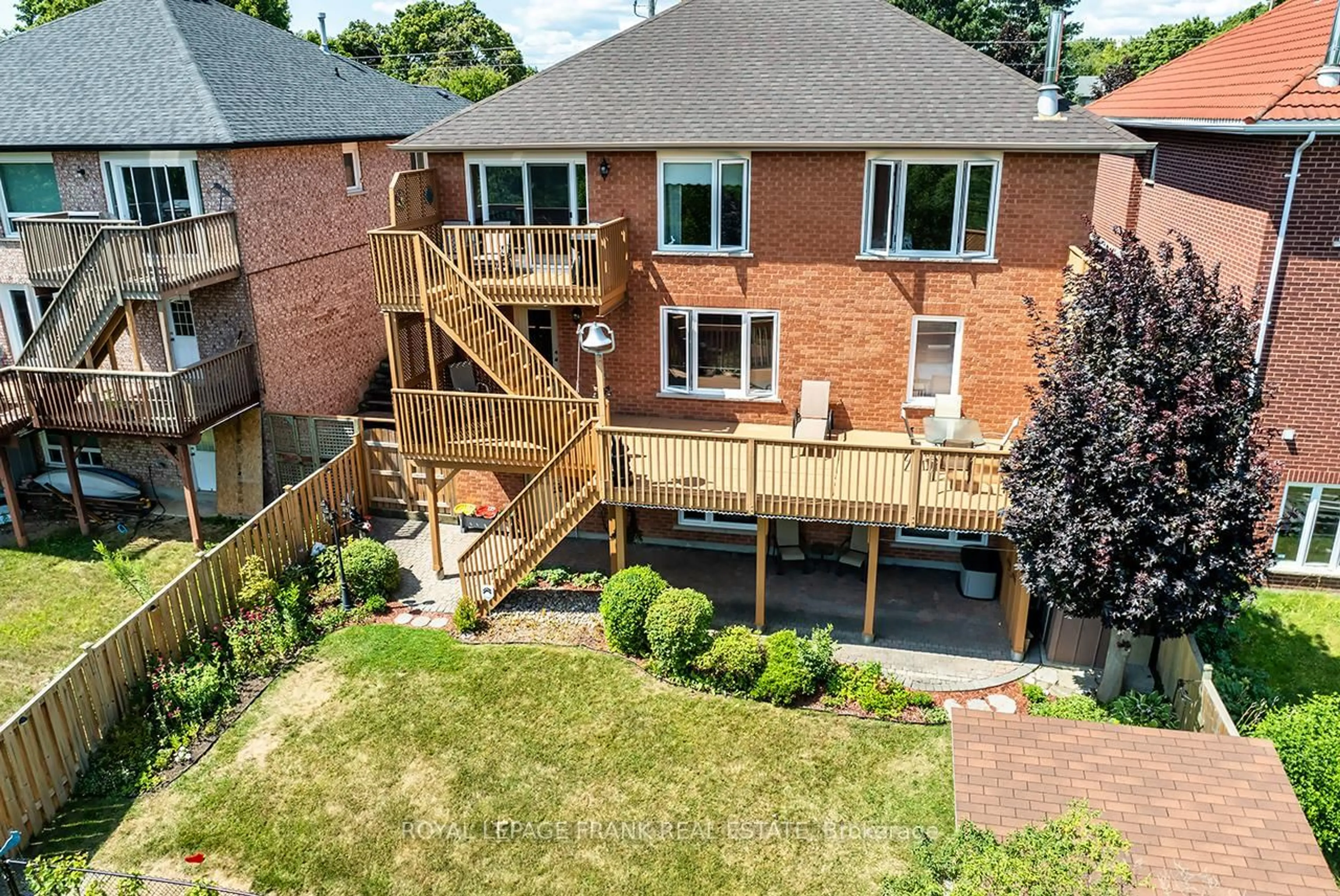 A pic from outside/outdoor area/front of a property/back of a property/a pic from drone, street for 65 Garden St, Whitby Ontario L1N 9E7
