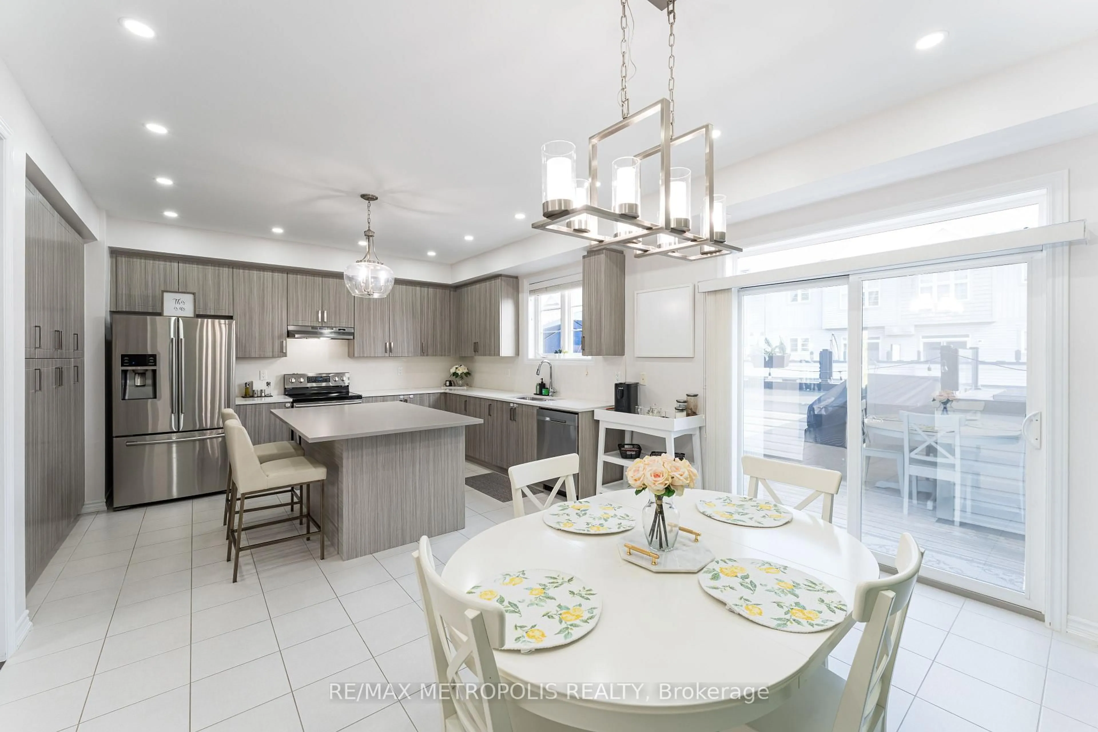 Open concept kitchen, ceramic/tile floor for 6 Cornerside Way, Whitby Ontario L1M 0L8
