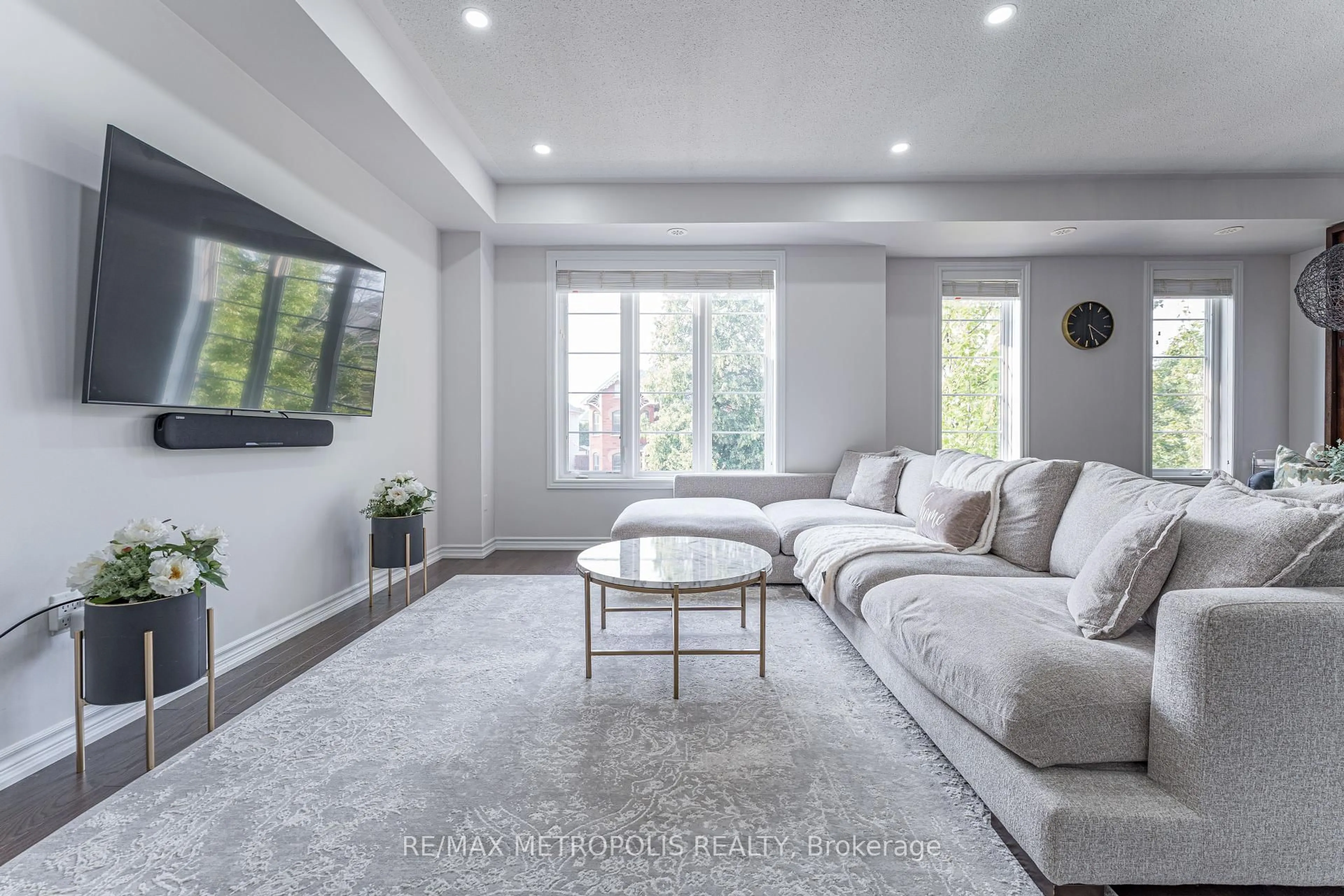 Living room with furniture, unknown for 6 Cornerside Way, Whitby Ontario L1M 0L8