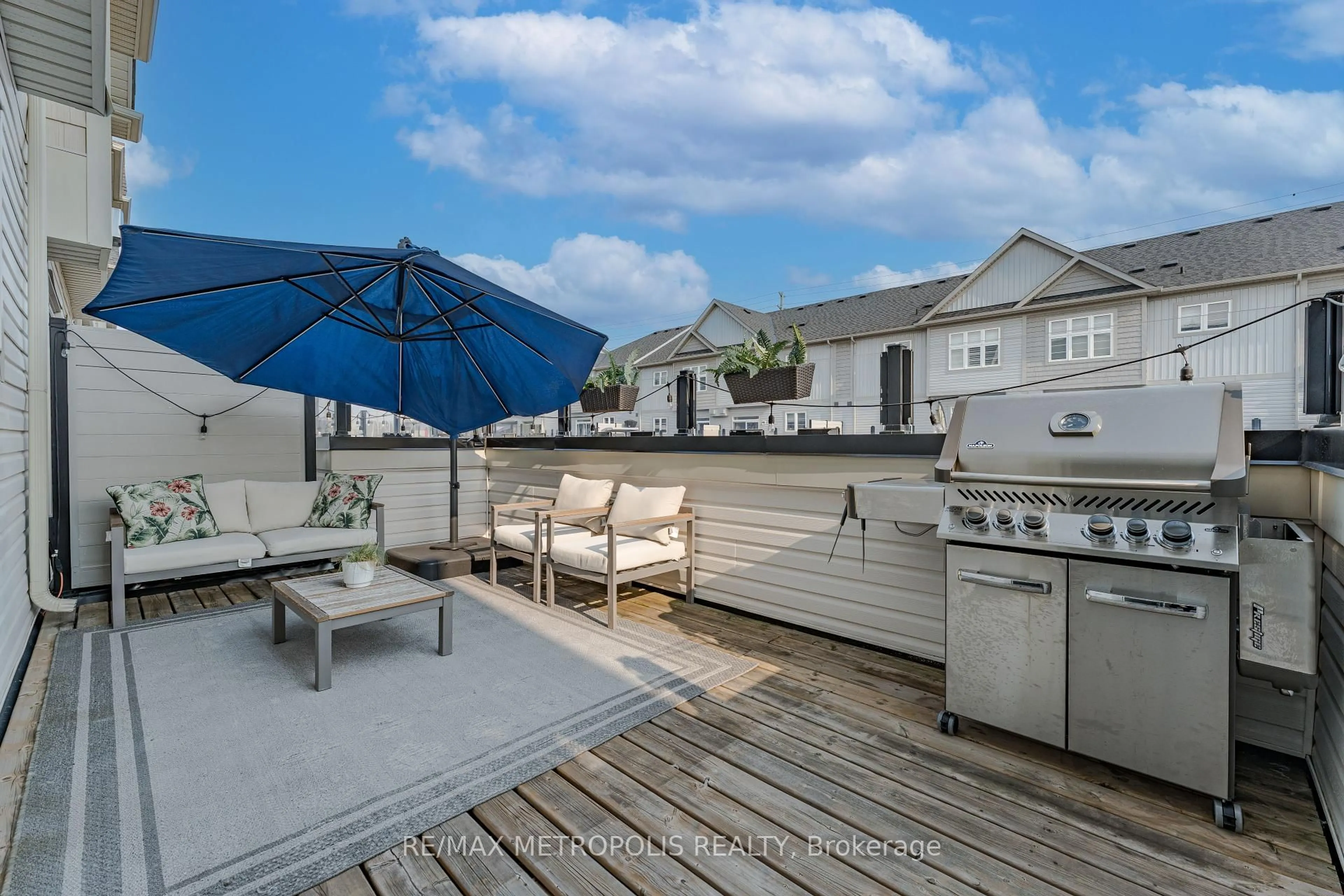 Patio, street for 6 Cornerside Way, Whitby Ontario L1M 0L8