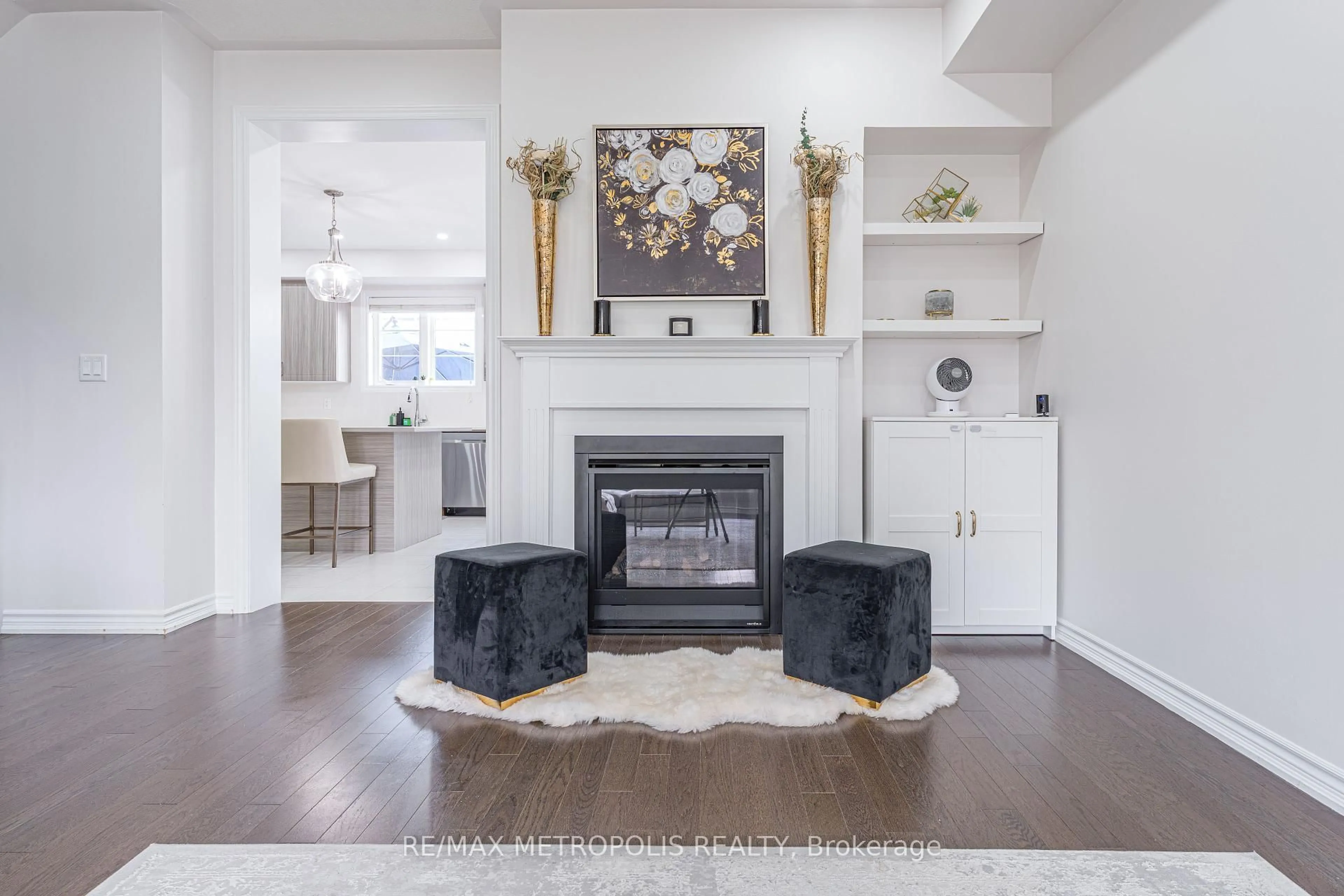 Living room with furniture, unknown for 6 Cornerside Way, Whitby Ontario L1M 0L8