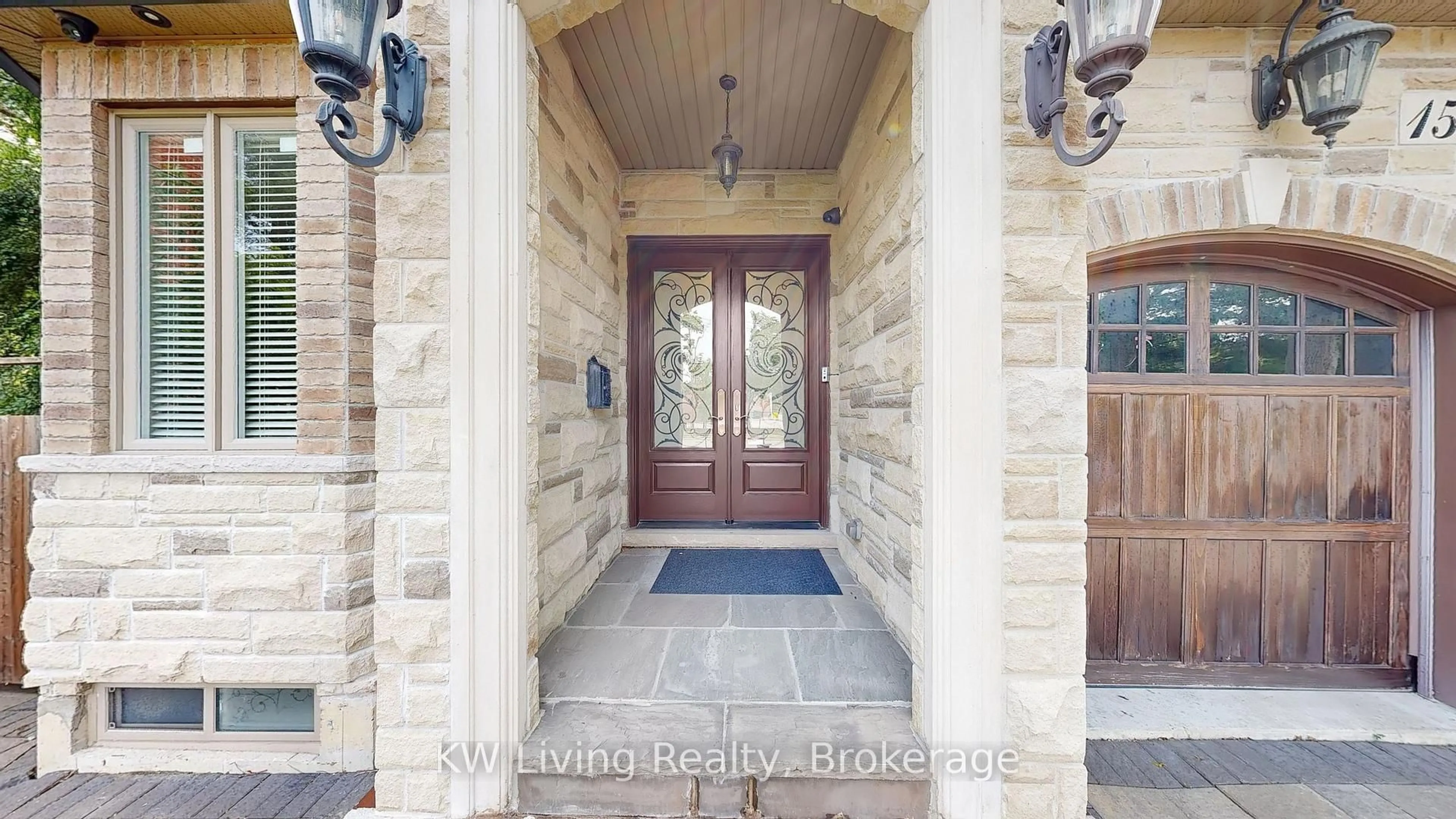 Indoor entryway for 15 Bobmar Rd, Toronto Ontario M1C 1C8