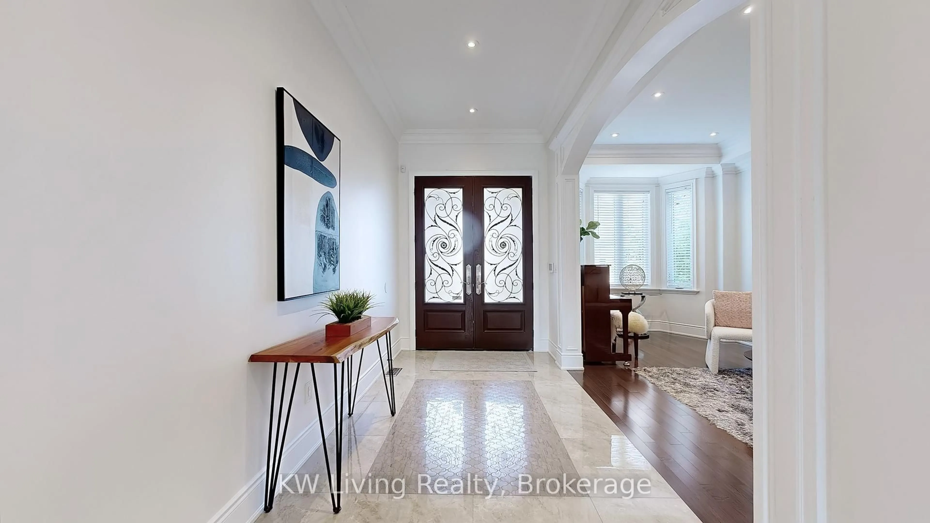 Indoor entryway for 15 Bobmar Rd, Toronto Ontario M1C 1C8