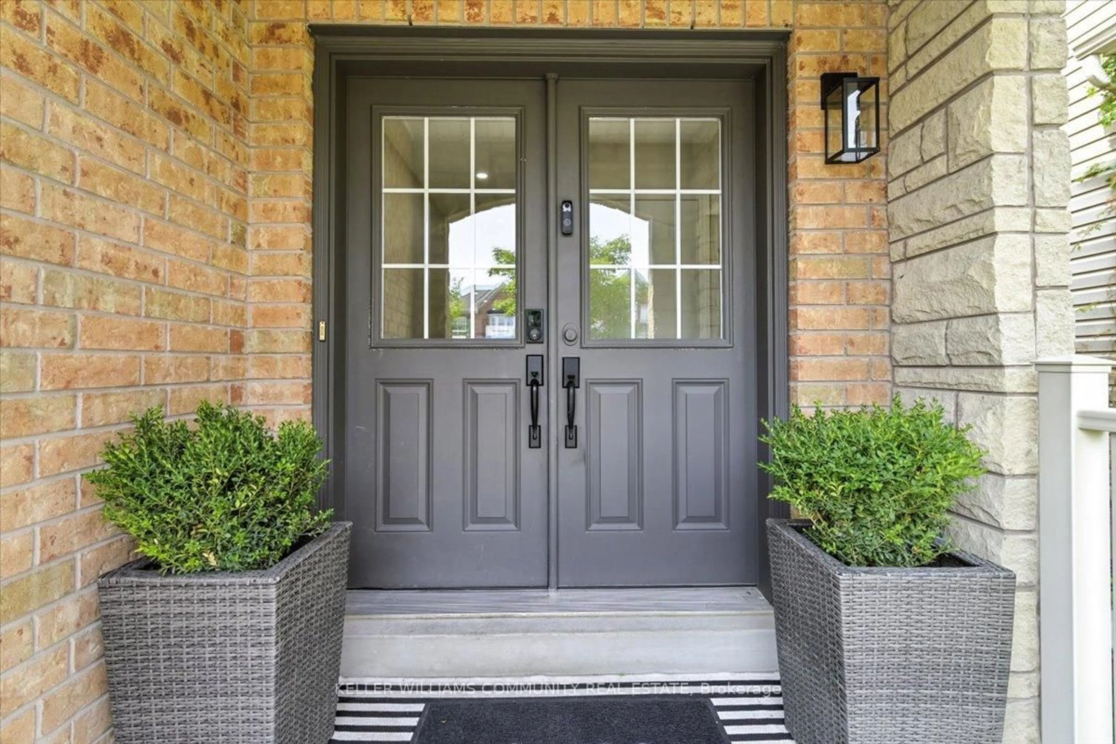 Indoor entryway for 1338 Harlstone Cres, Oshawa Ontario L1K 0N5
