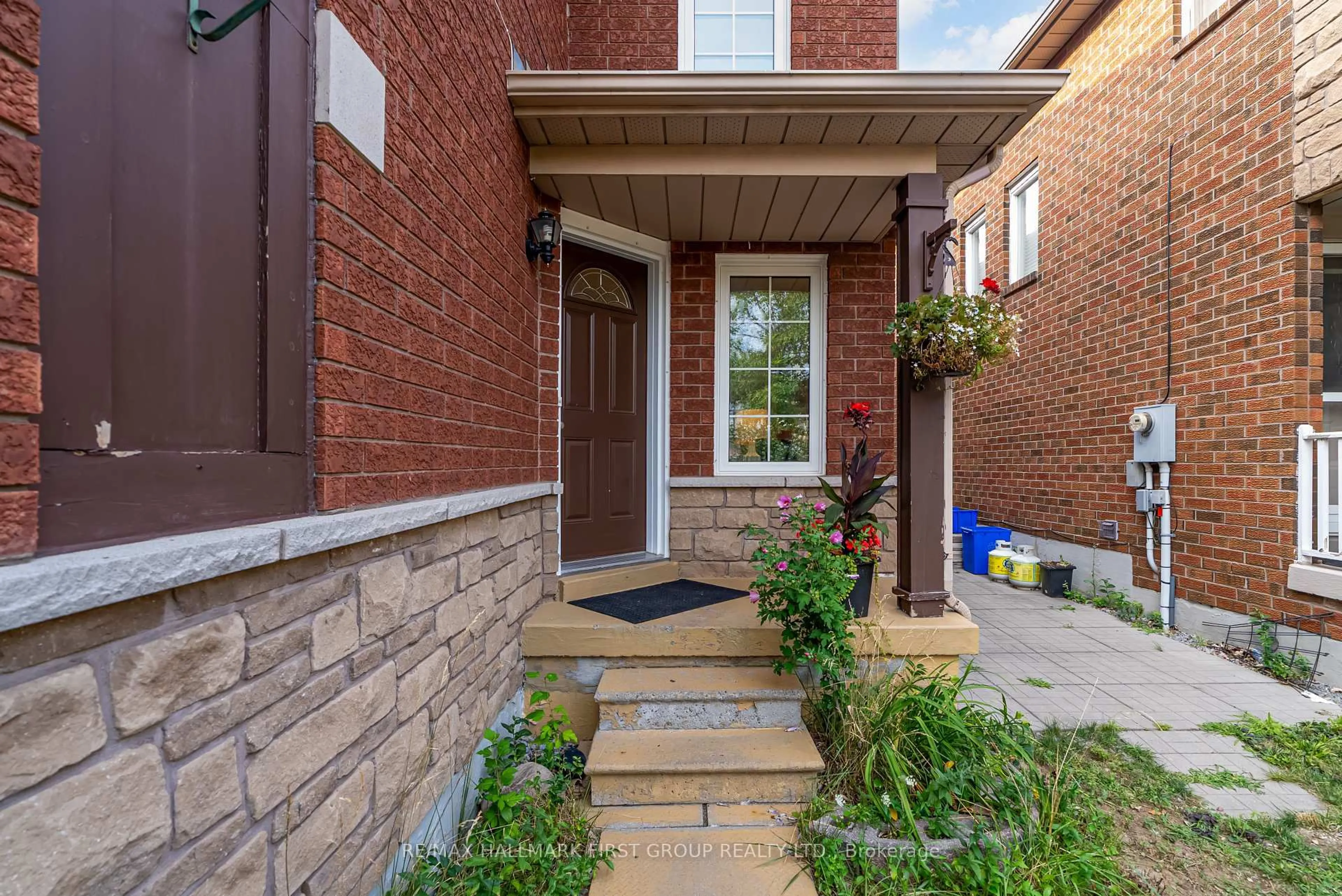 Home with brick exterior material, street for 1633 Autumn Cres, Pickering Ontario L1V 6X7