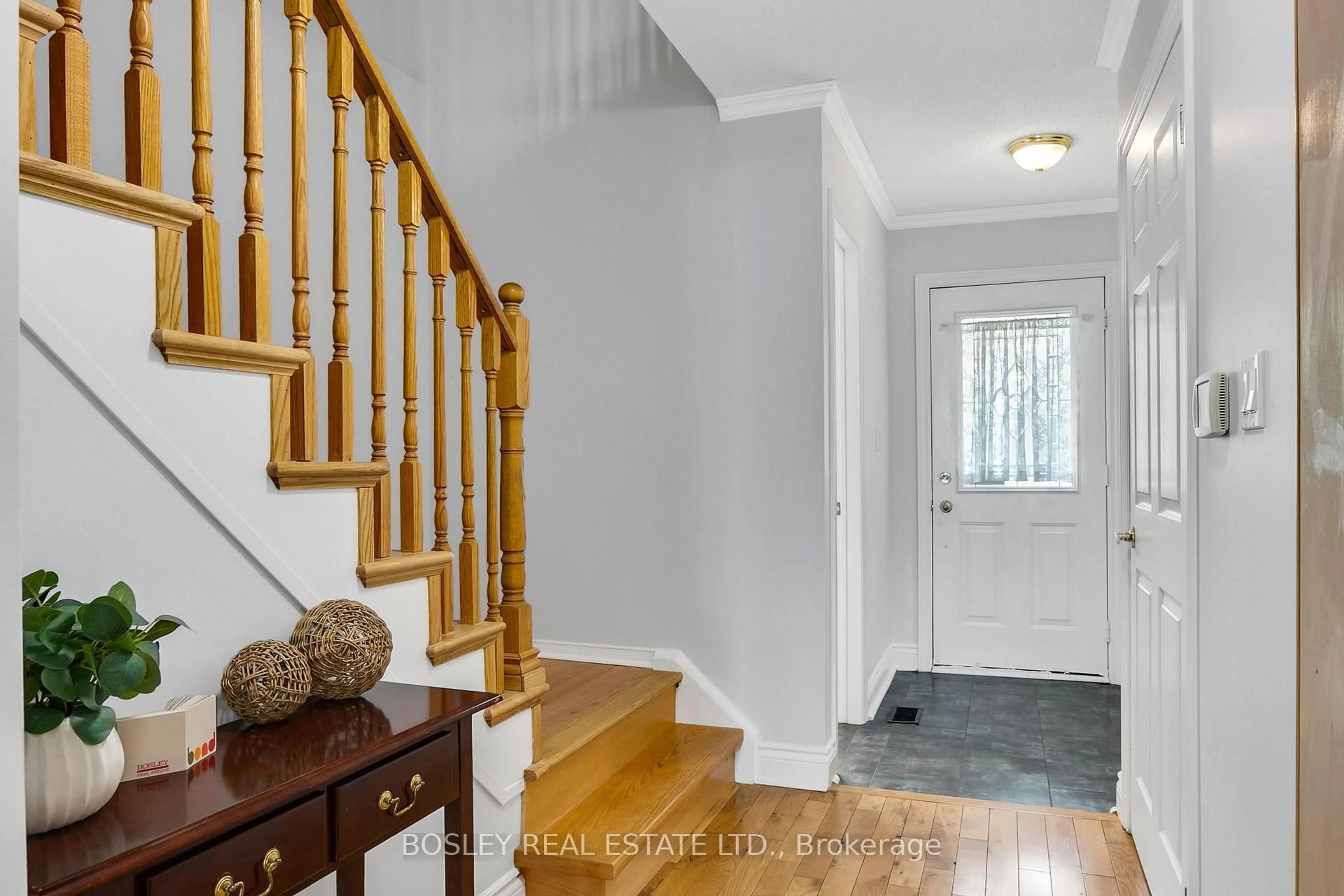 Indoor entryway for 44 Hooper Sq, Clarington Ontario L1C 4X8