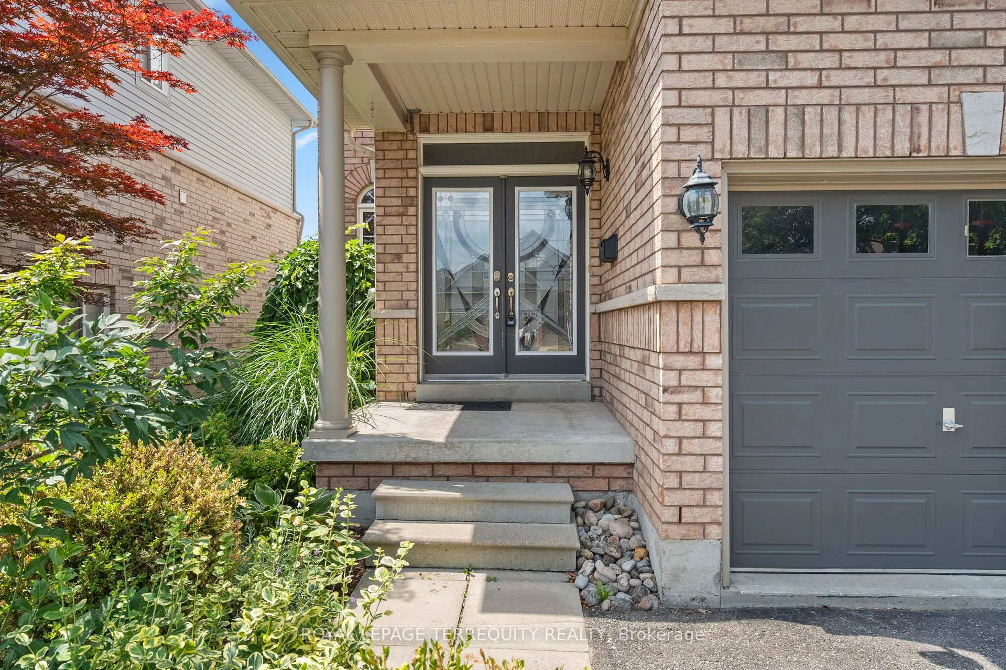 Indoor entryway for 24 Alfred Shrubb Lane, Clarington Ontario L1C 0B2