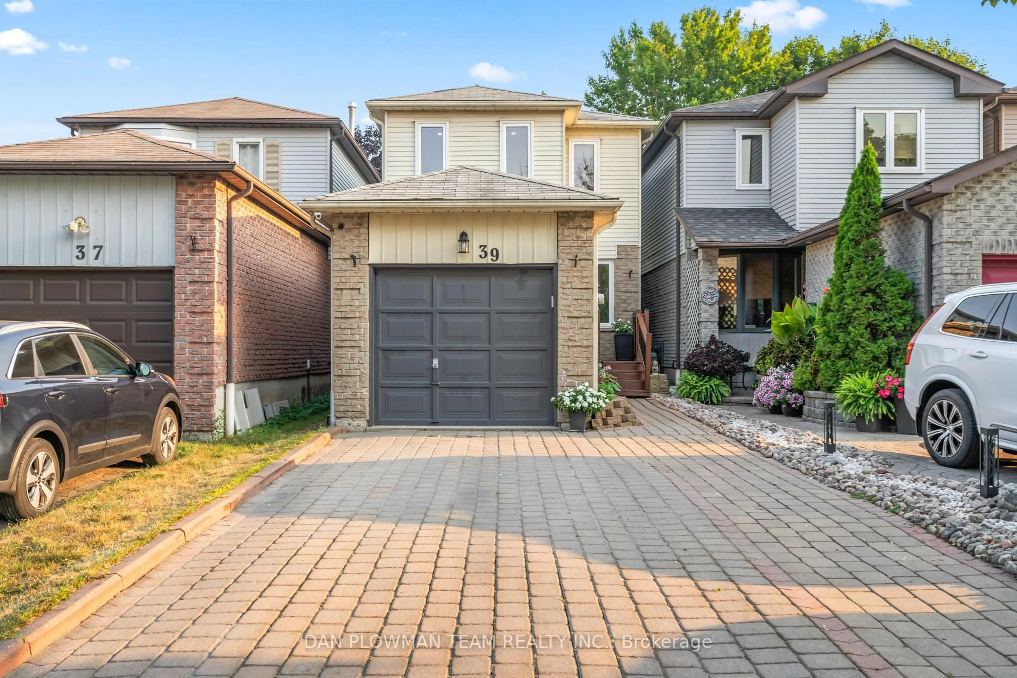 Home with brick exterior material, street for 39 Dorvis Dr, Whitby Ontario L1N 8C8