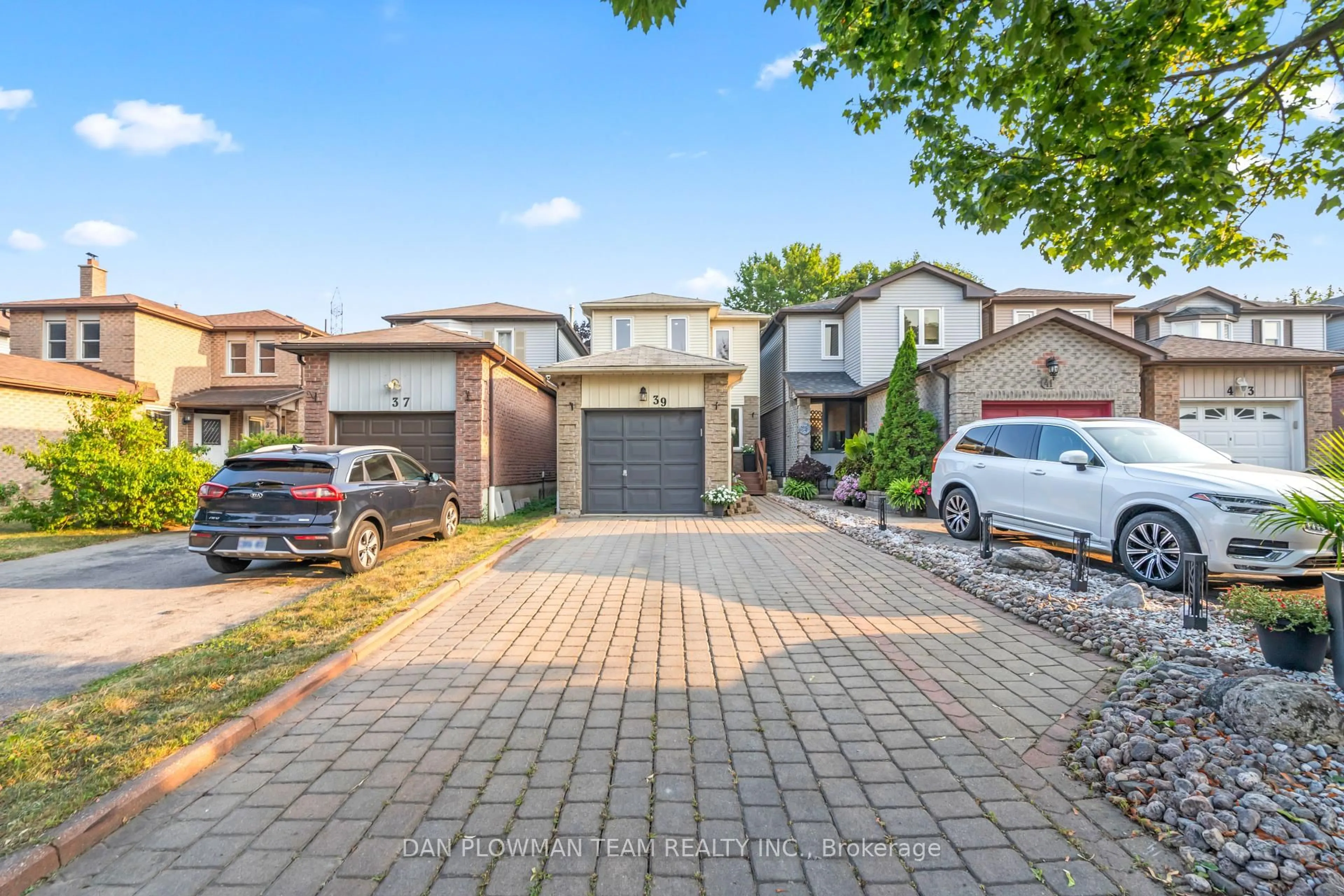Unknown for 39 Dorvis Dr, Whitby Ontario L1N 8C8