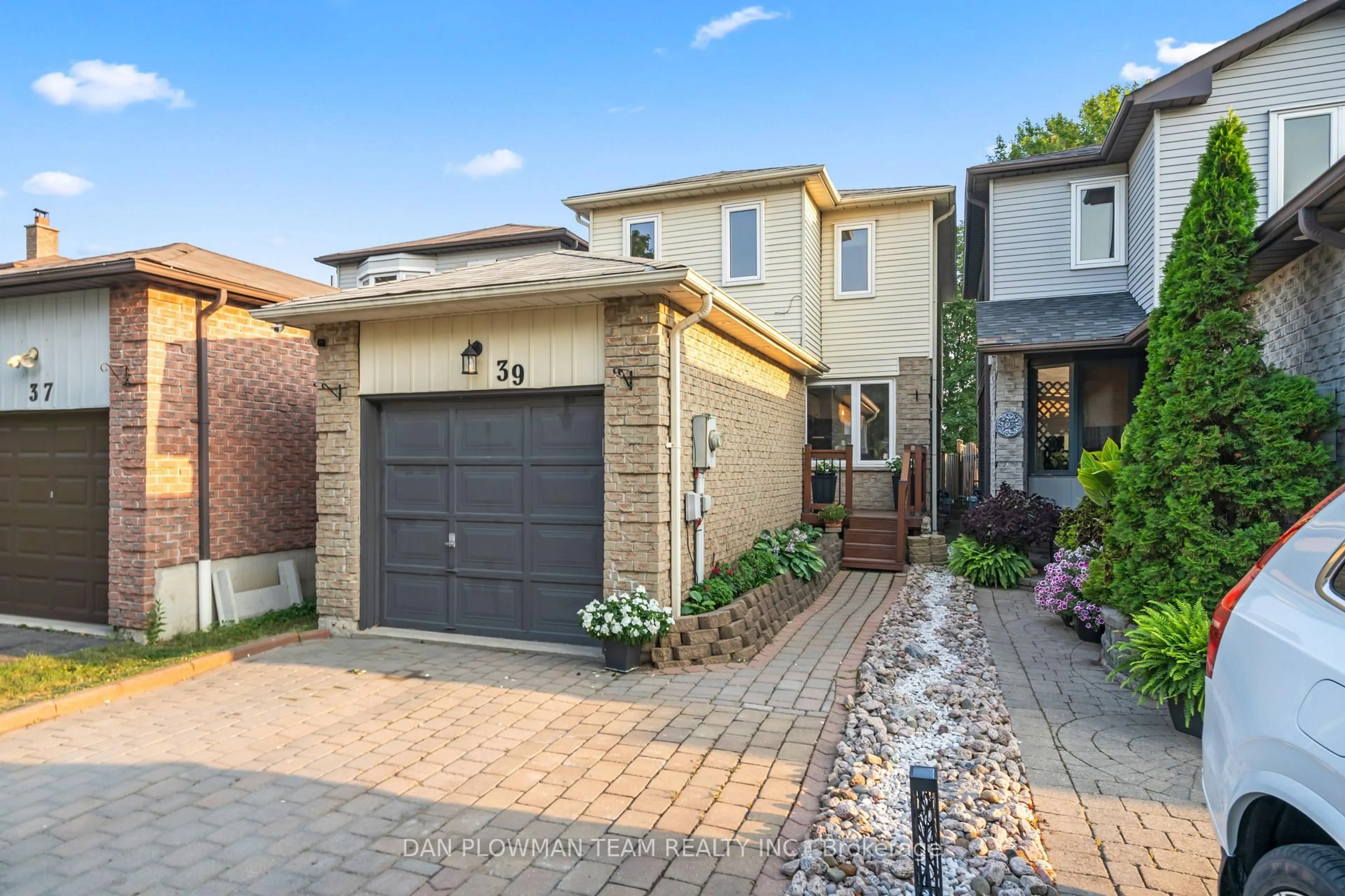 Home with brick exterior material, street for 39 Dorvis Dr, Whitby Ontario L1N 8C8