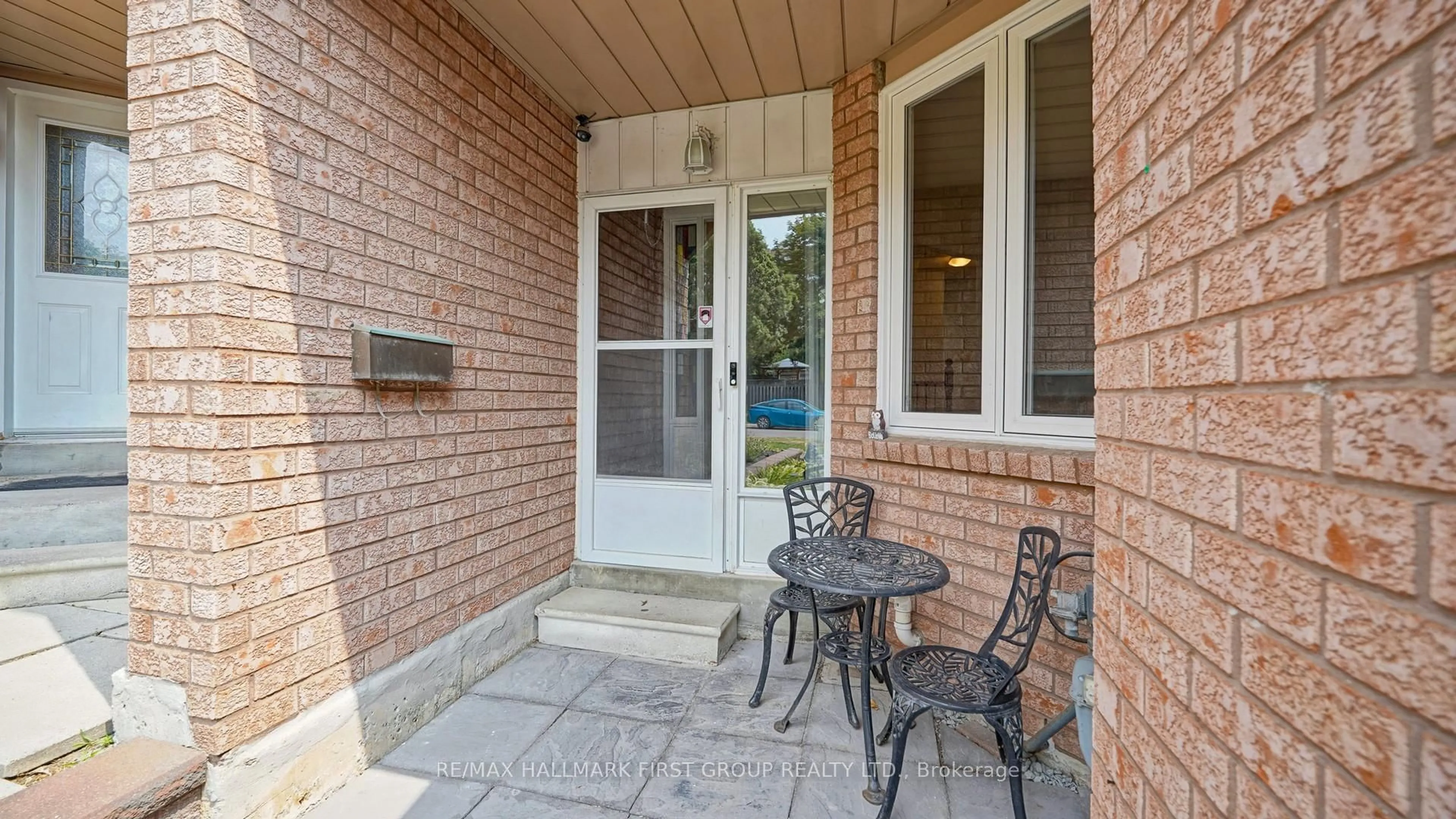 Patio, street for 54 Davies Cres, Whitby Ontario L1N 8X5