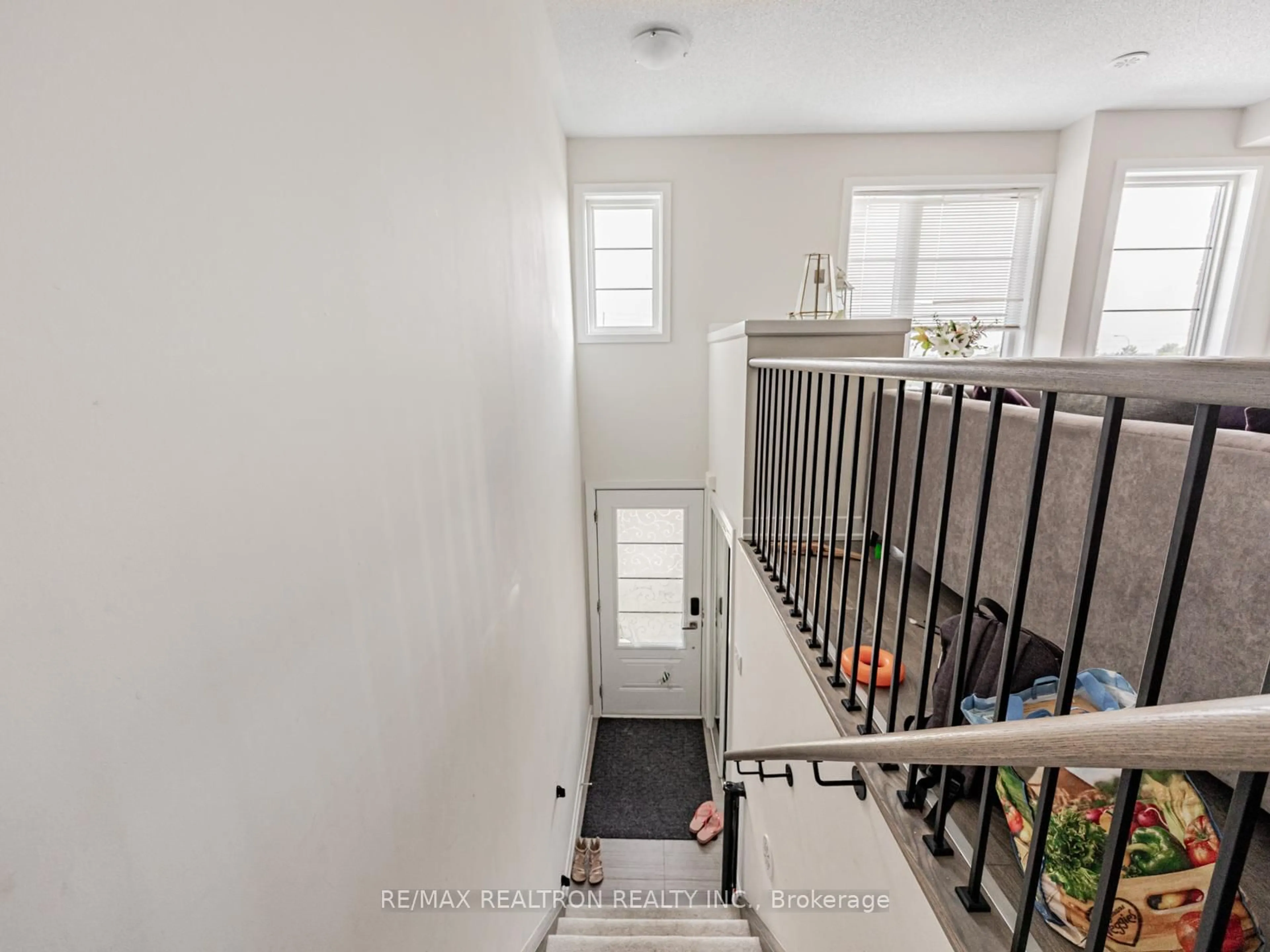 Unknown for 48 Shawfield Way, Whitby Ontario L1R 0N8