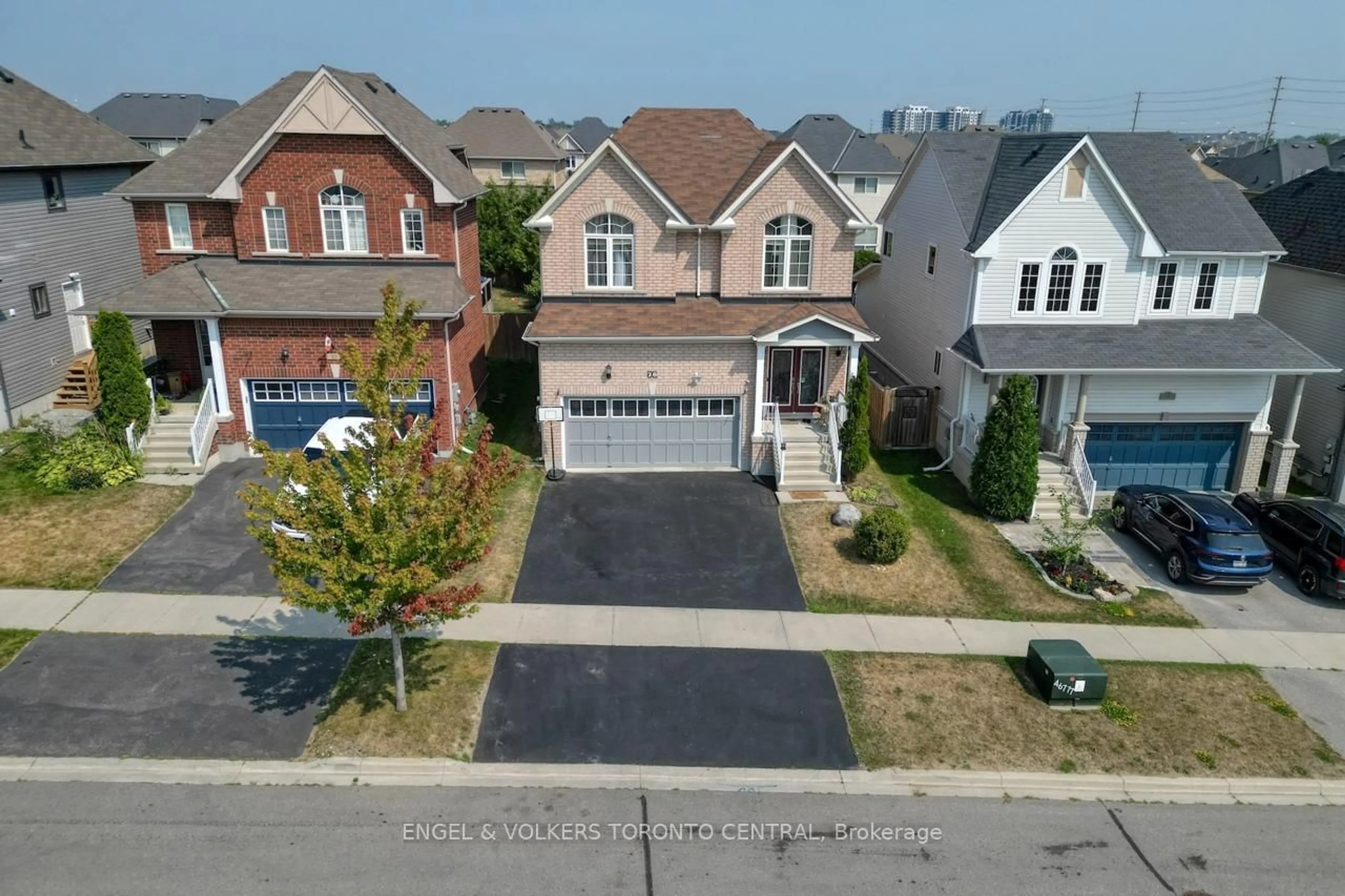 A pic from outside/outdoor area/front of a property/back of a property/a pic from drone, street for 26 McPhail Ave, Clarington Ontario L1C 0J7