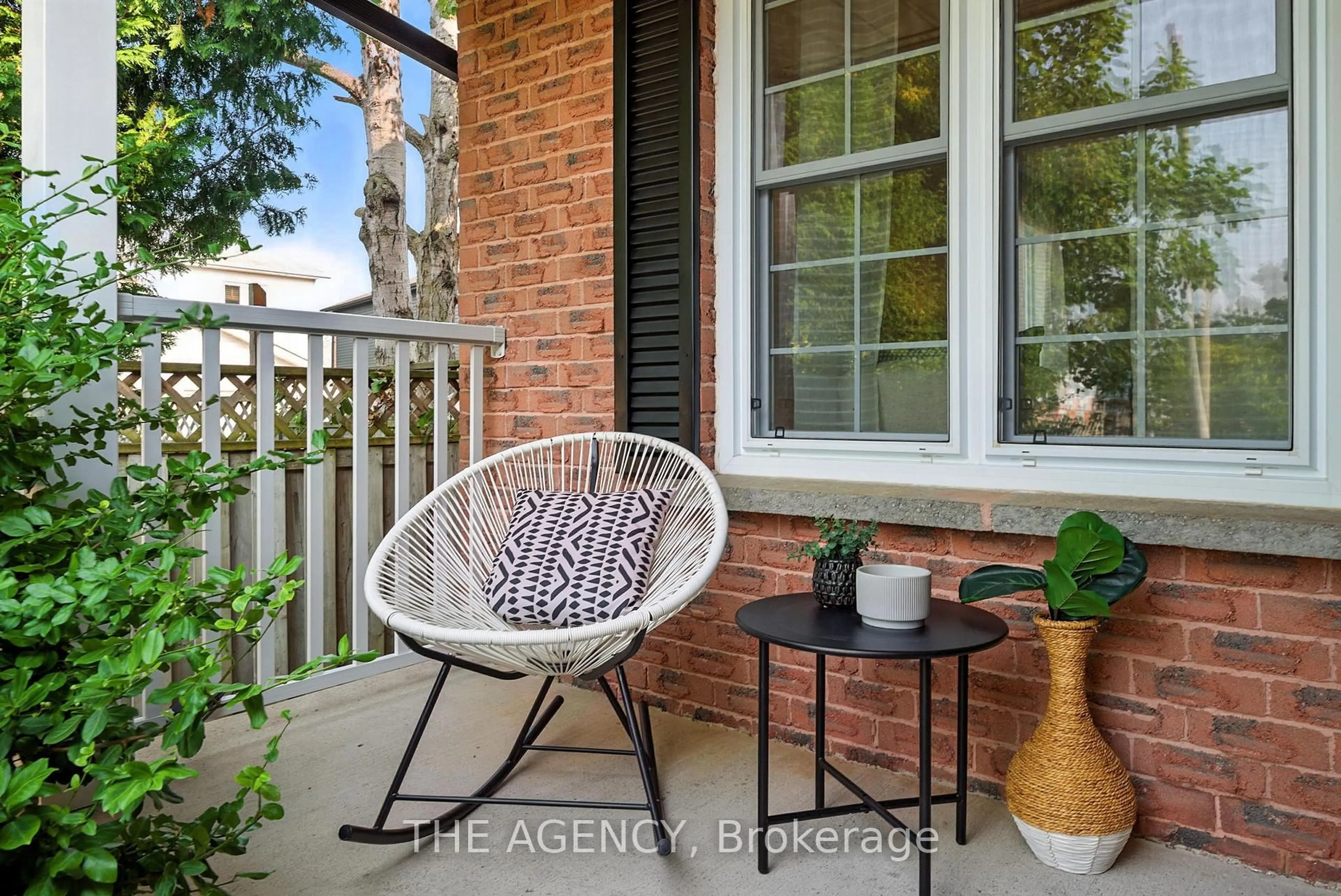 Patio, street for 1541 Bentley Lane, Pickering Ontario L1X 2M6