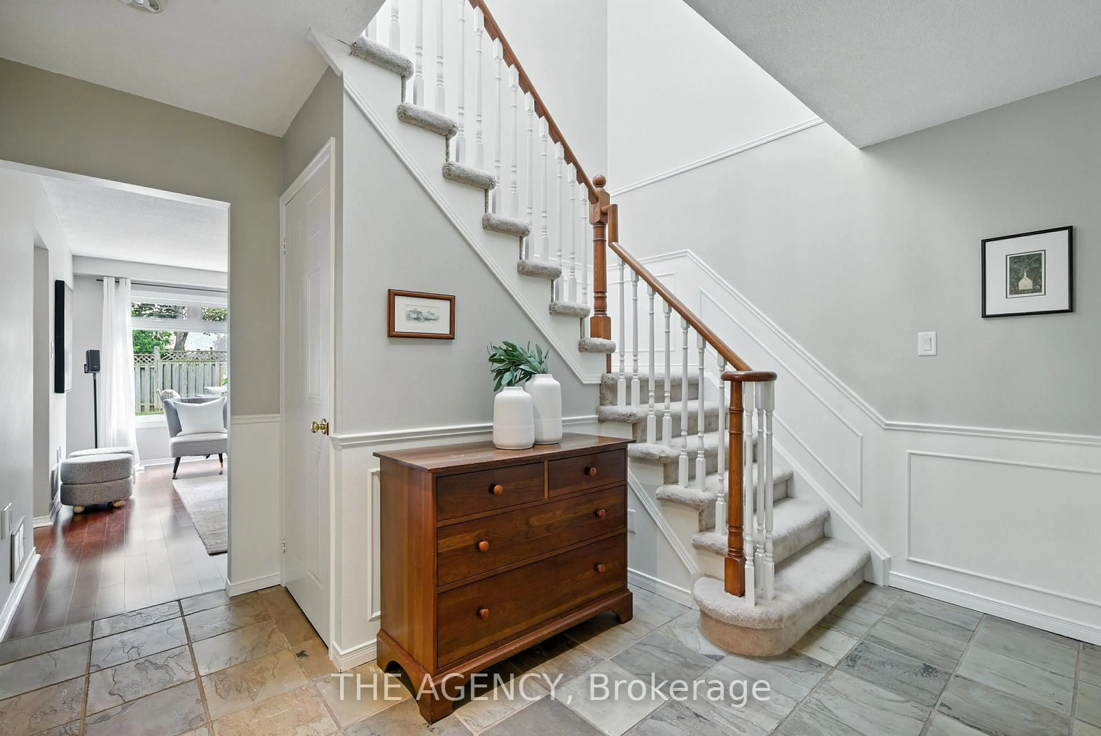 Indoor entryway for 1541 Bentley Lane, Pickering Ontario L1X 2M6