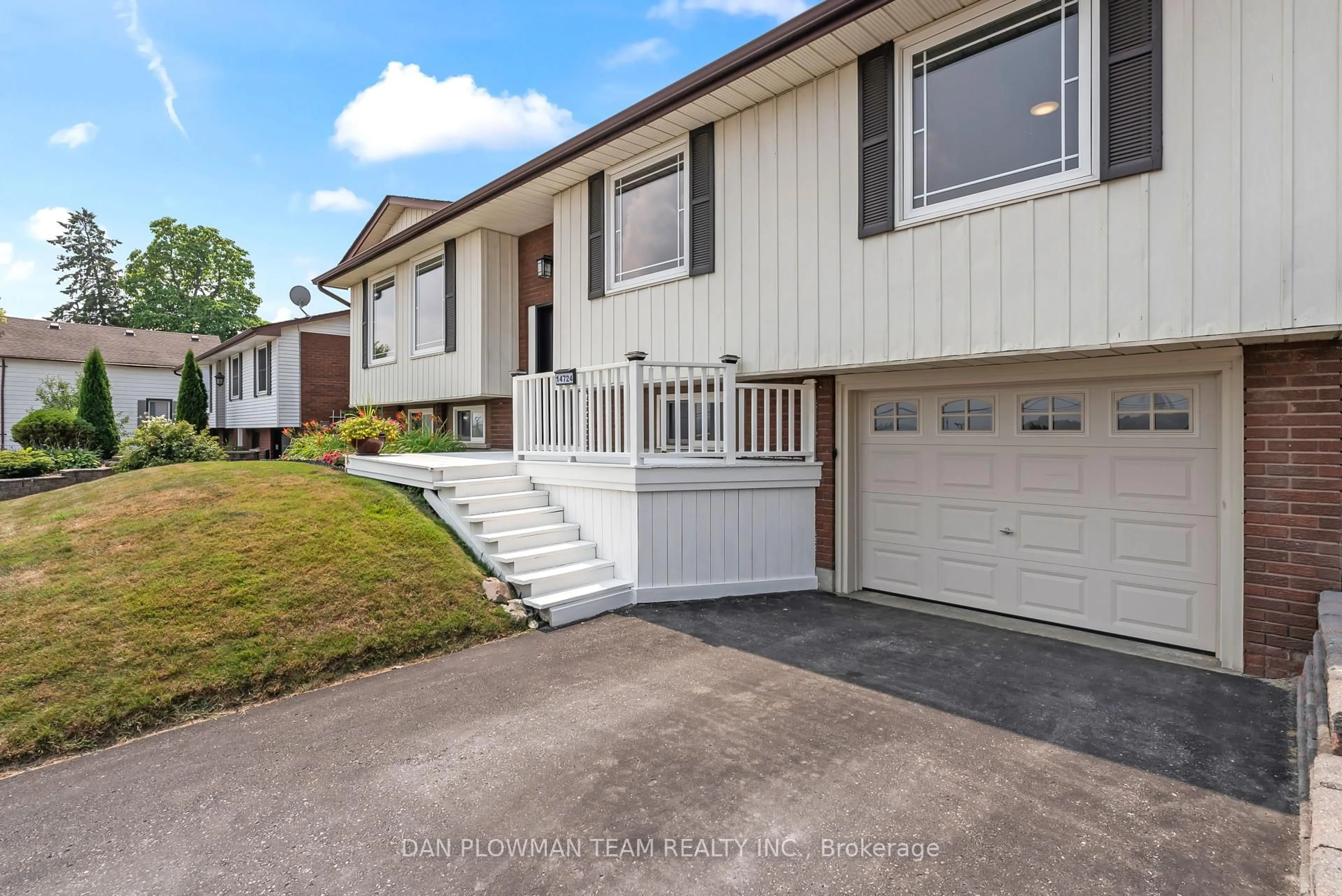 Home with vinyl exterior material, street for 14724 Simcoe St, Scugog Ontario L9L 1E9