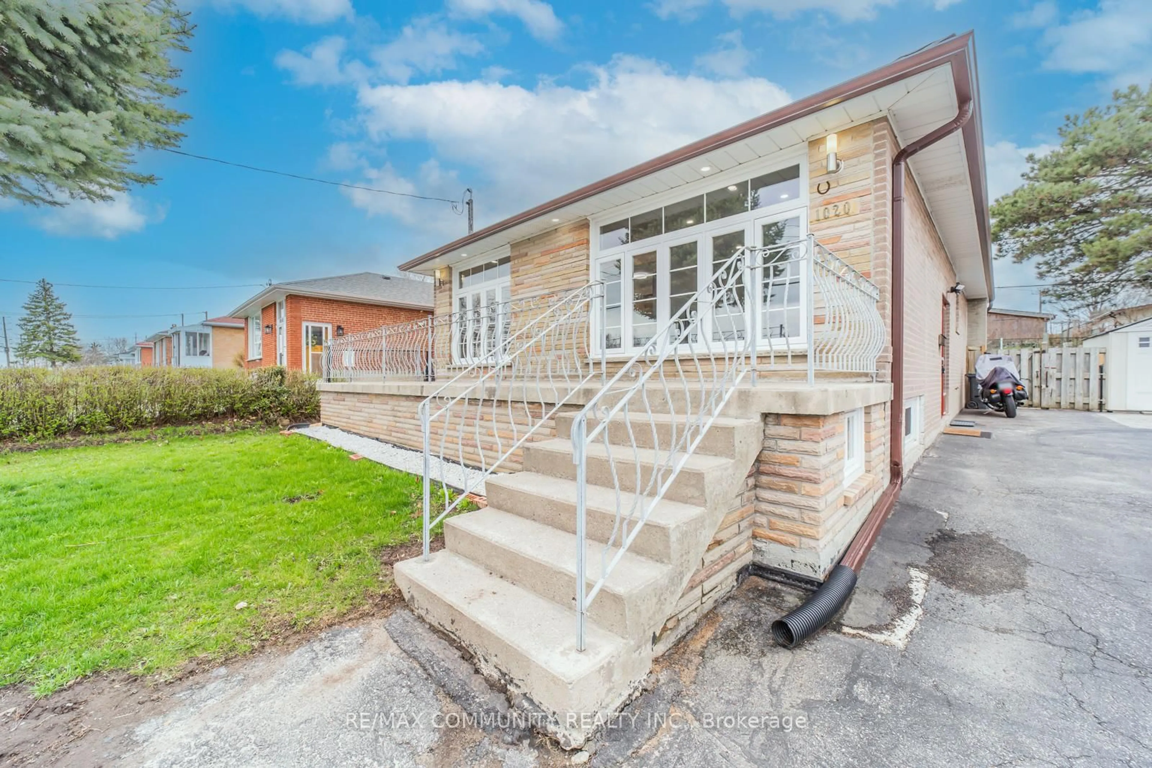 Home with brick exterior material, street for 1020 Brimley Rd, Toronto Ontario M1P 3E9