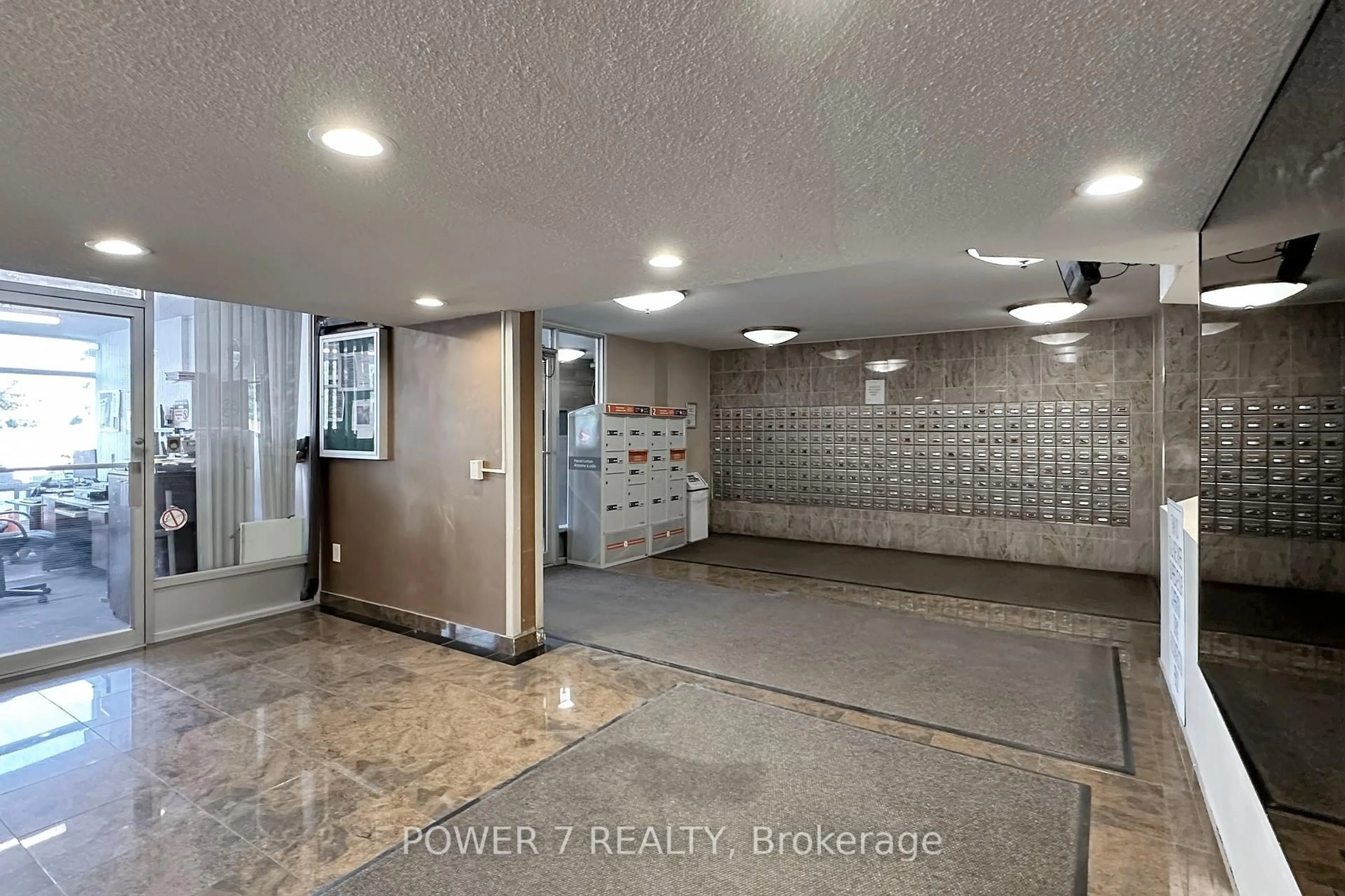 Indoor foyer for 2050 Bridletowne Circ #805, Toronto Ontario M1W 2V5
