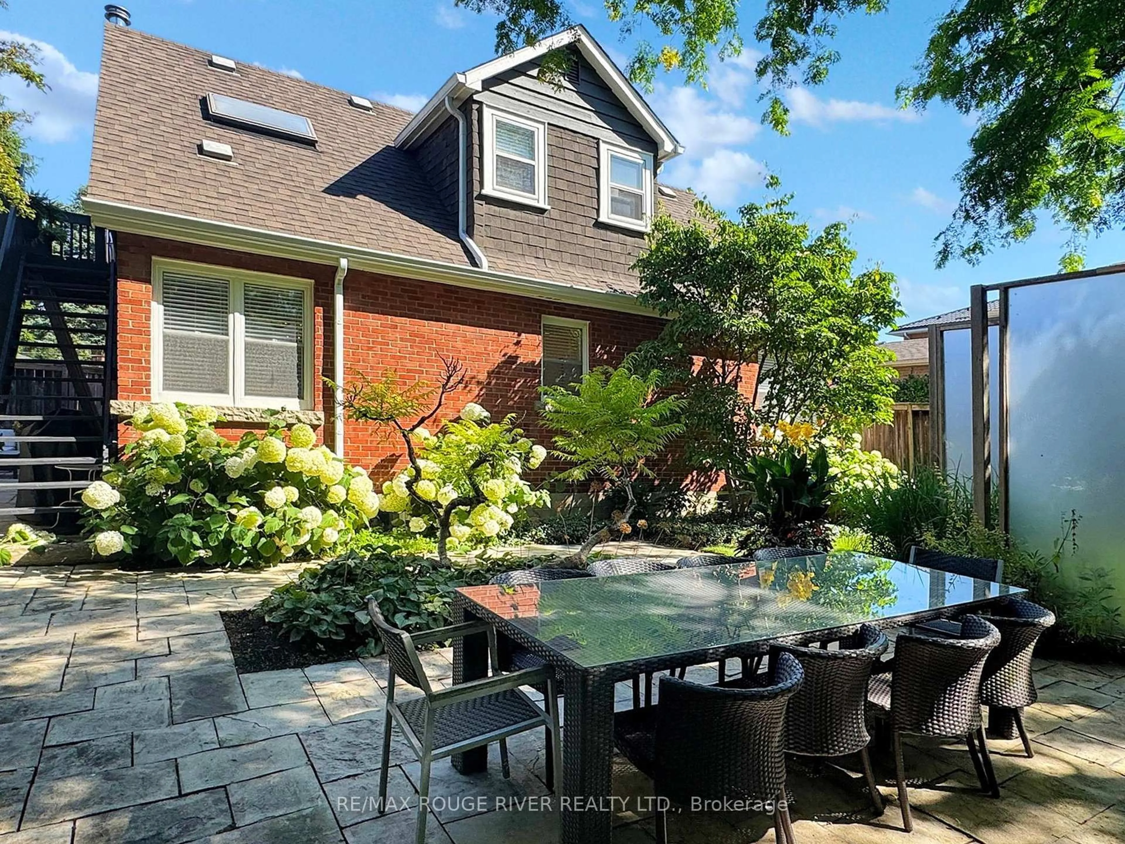 Patio, street for 15 White Ave, Toronto Ontario M1C 1P1