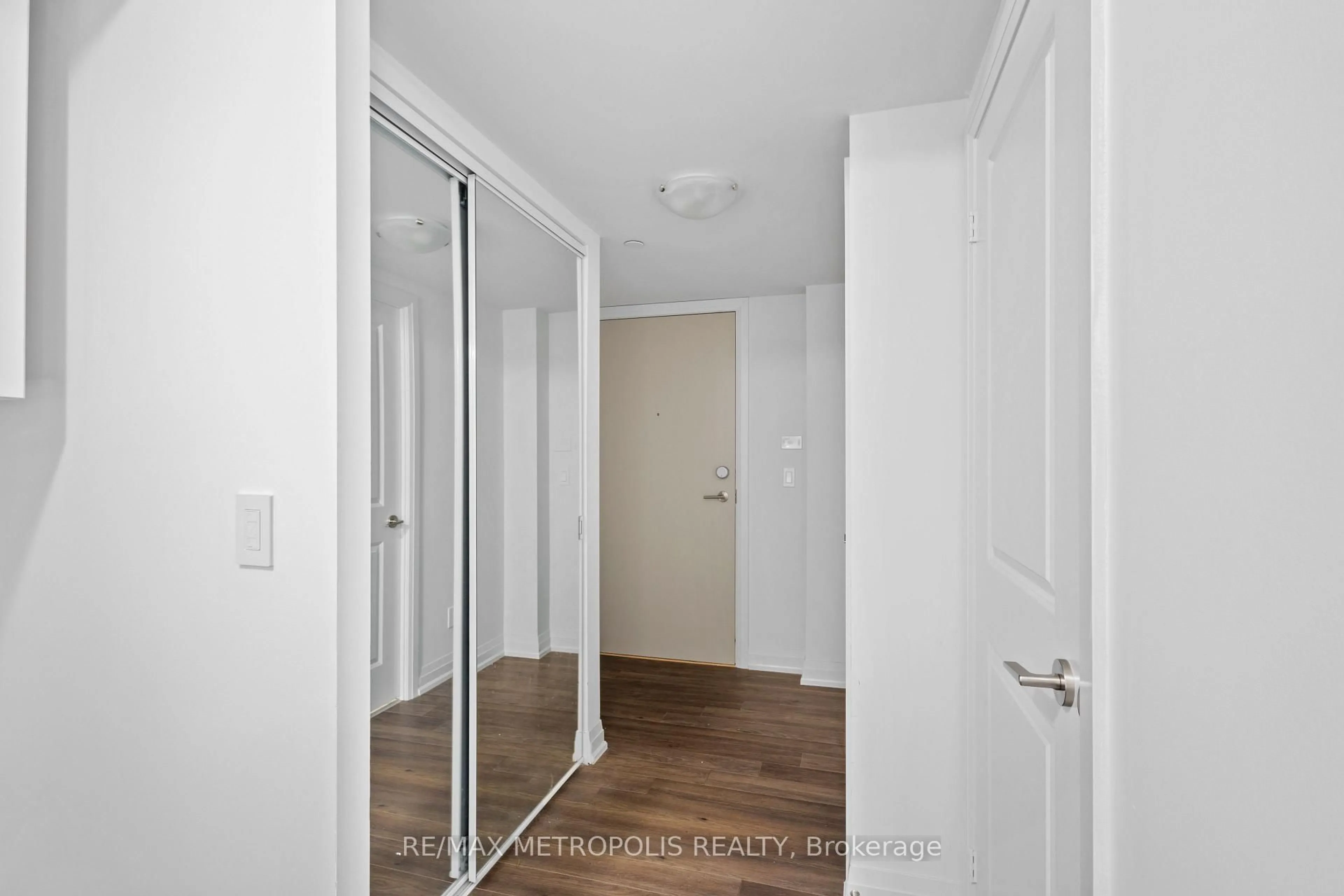 Indoor entryway for 20 Meadowglen Pl #2310, Toronto Ontario M1G 0A9