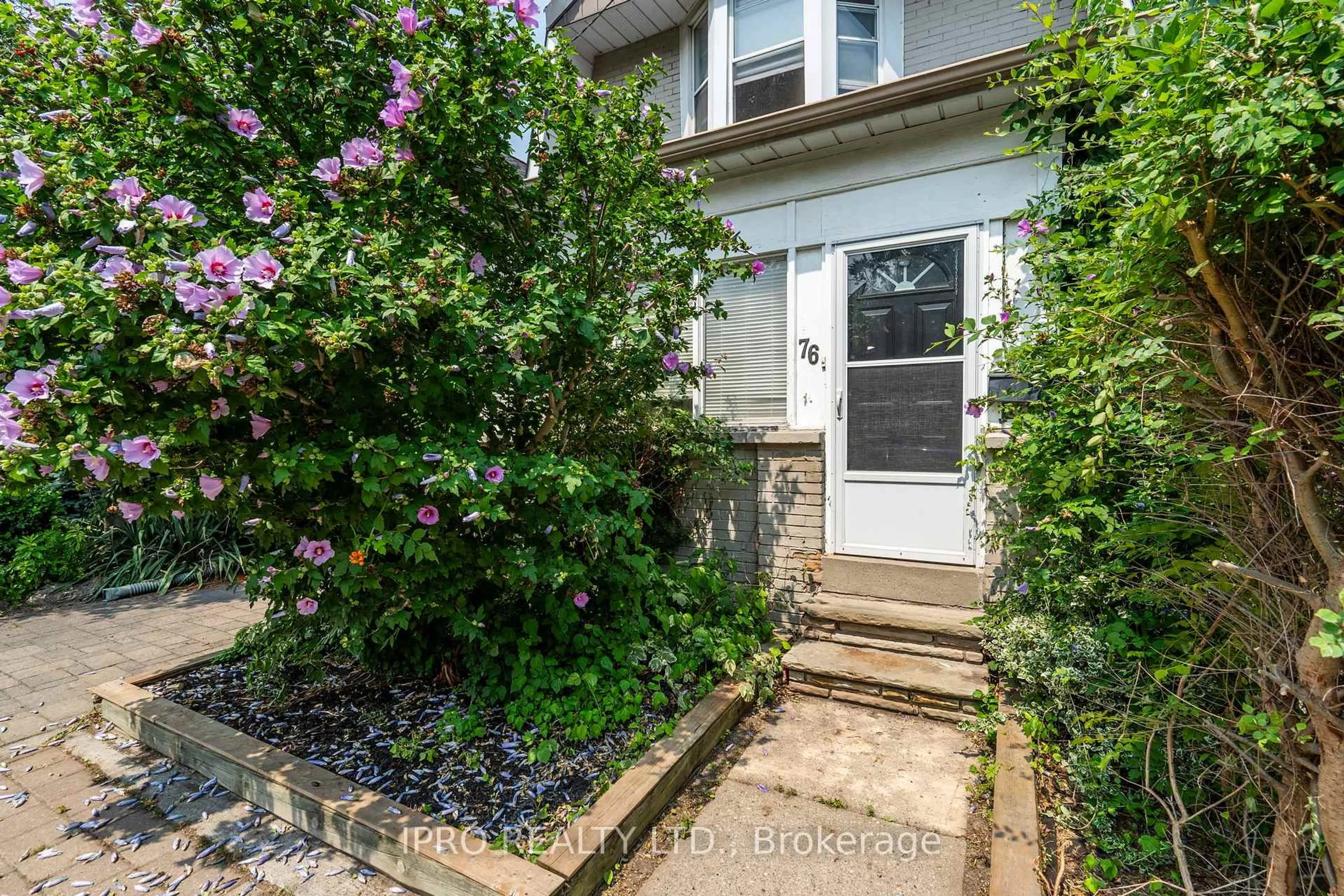 Indoor entryway for 76 Eastwood Rd, Toronto Ontario M4L 2C8