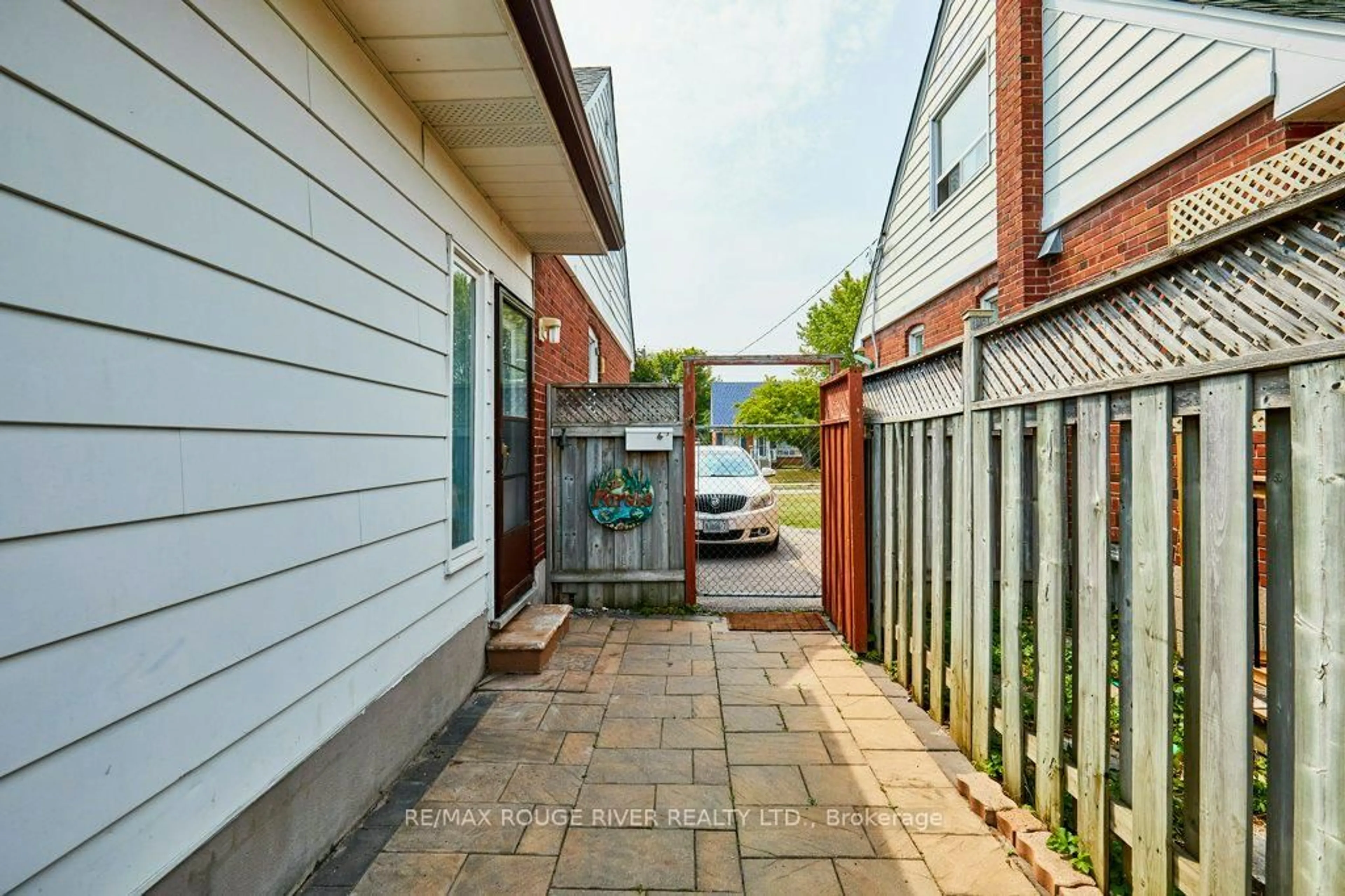 Patio, street for 133 Tower Dr, Toronto Ontario M1R 3P4