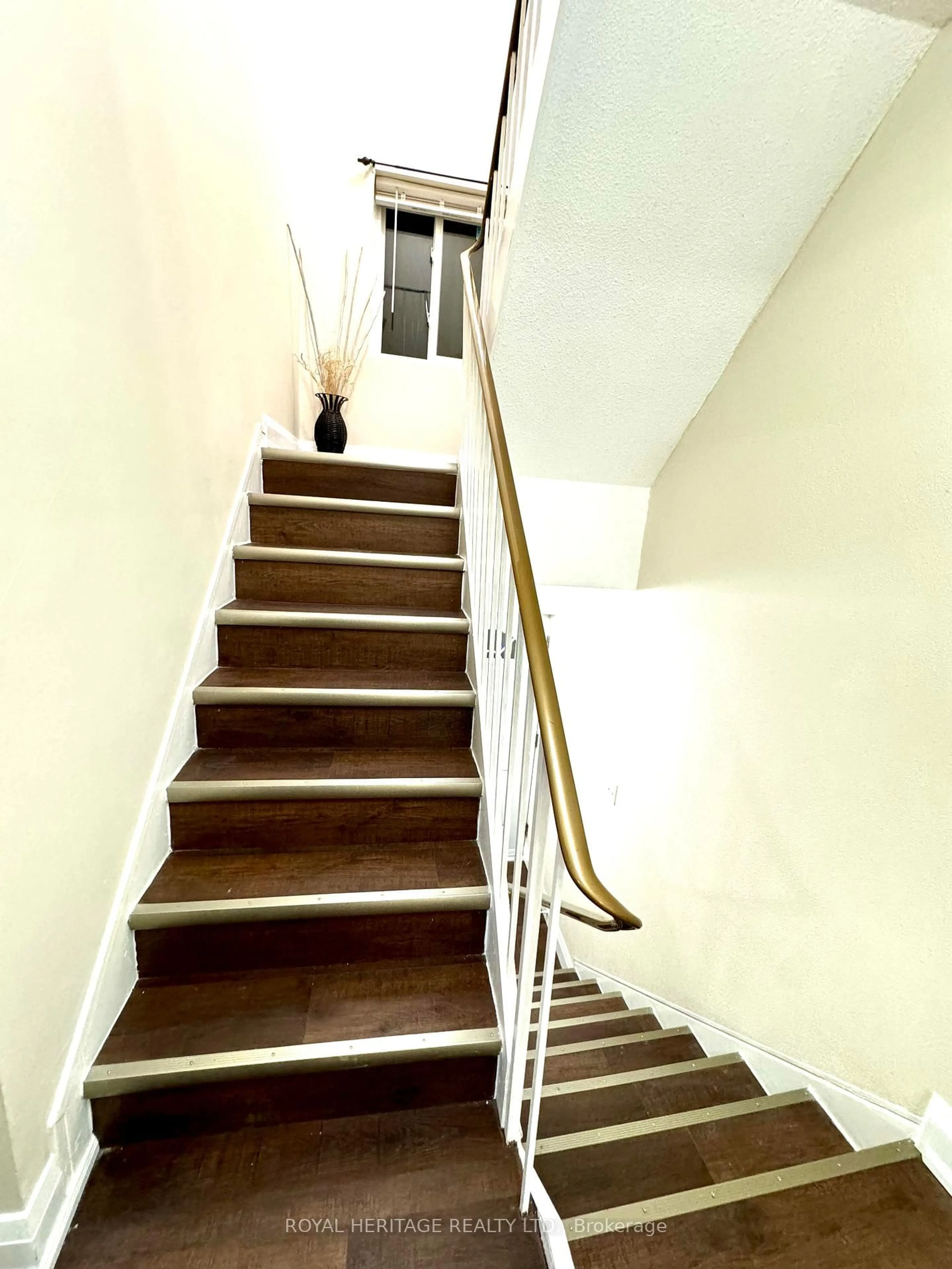 Stairs for 50 Golf Club Rd #137, Toronto Ontario M1M 3T5