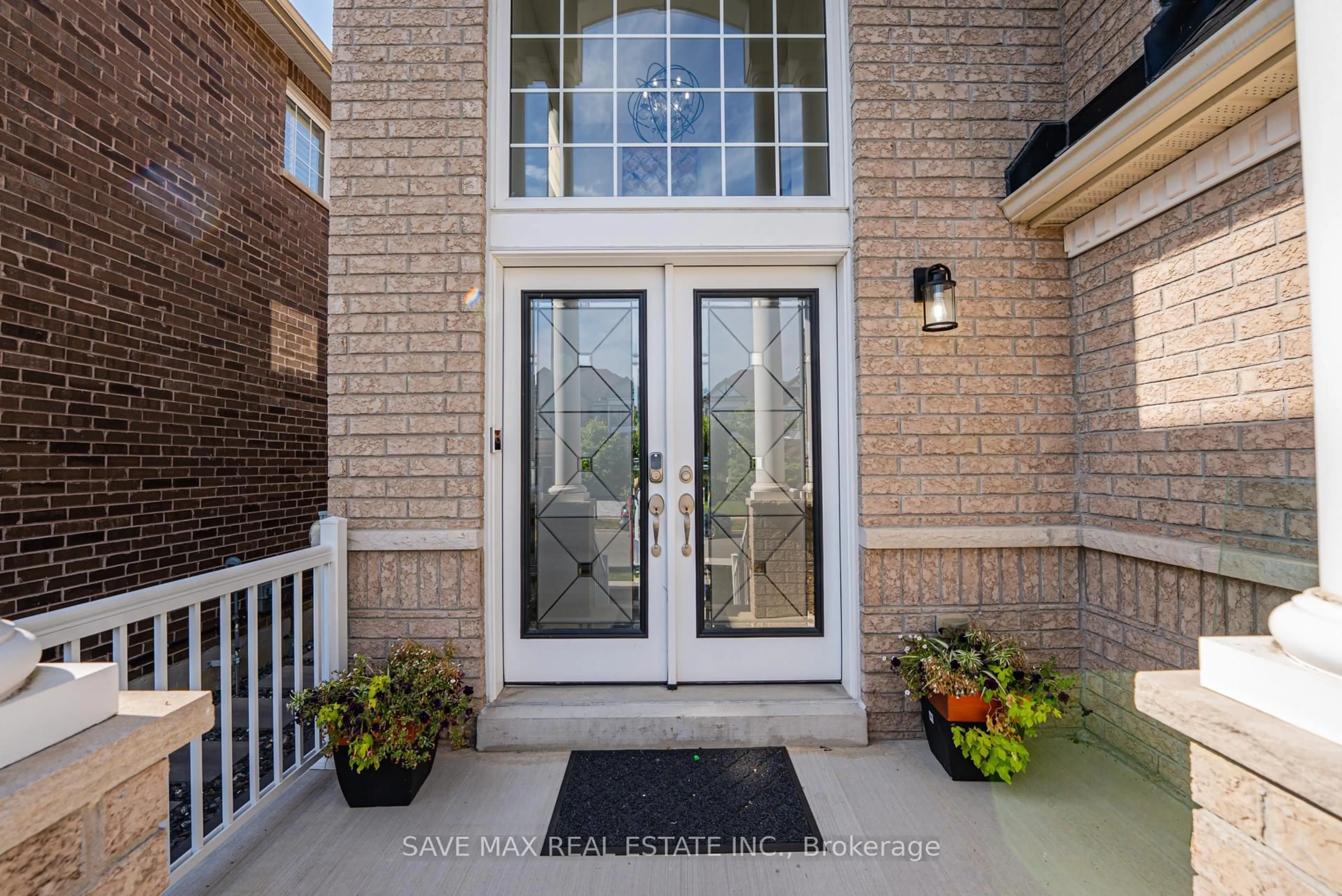 Indoor entryway for 113 Sharplin Dr, Ajax Ontario L1Z 0P3