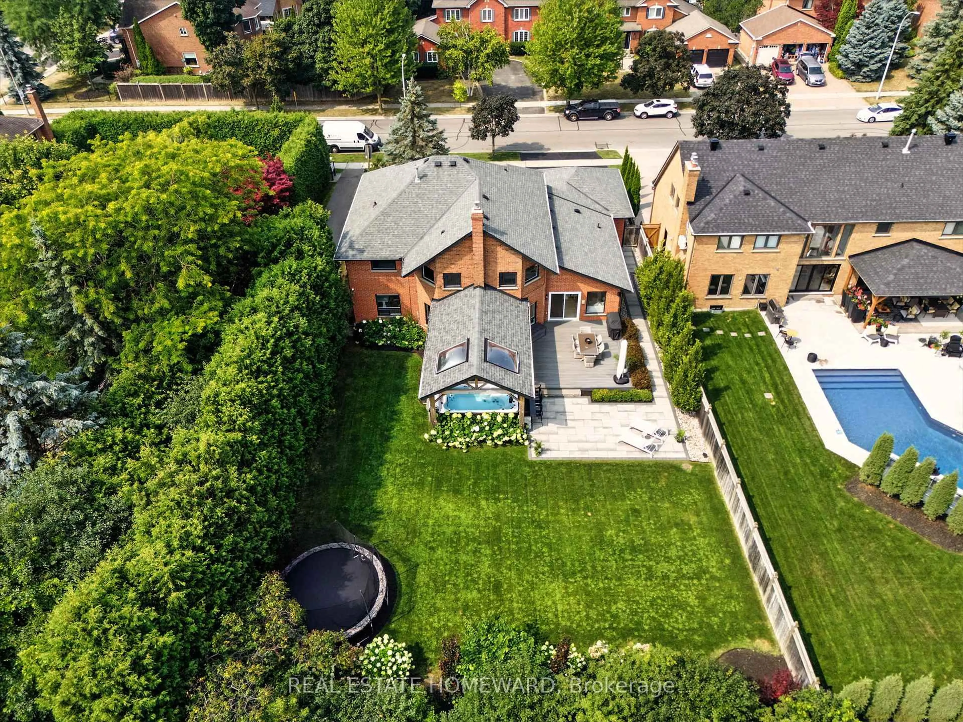 A pic from outside/outdoor area/front of a property/back of a property/a pic from drone, street for 63 Whitburn St, Whitby Ontario L1R 1R4