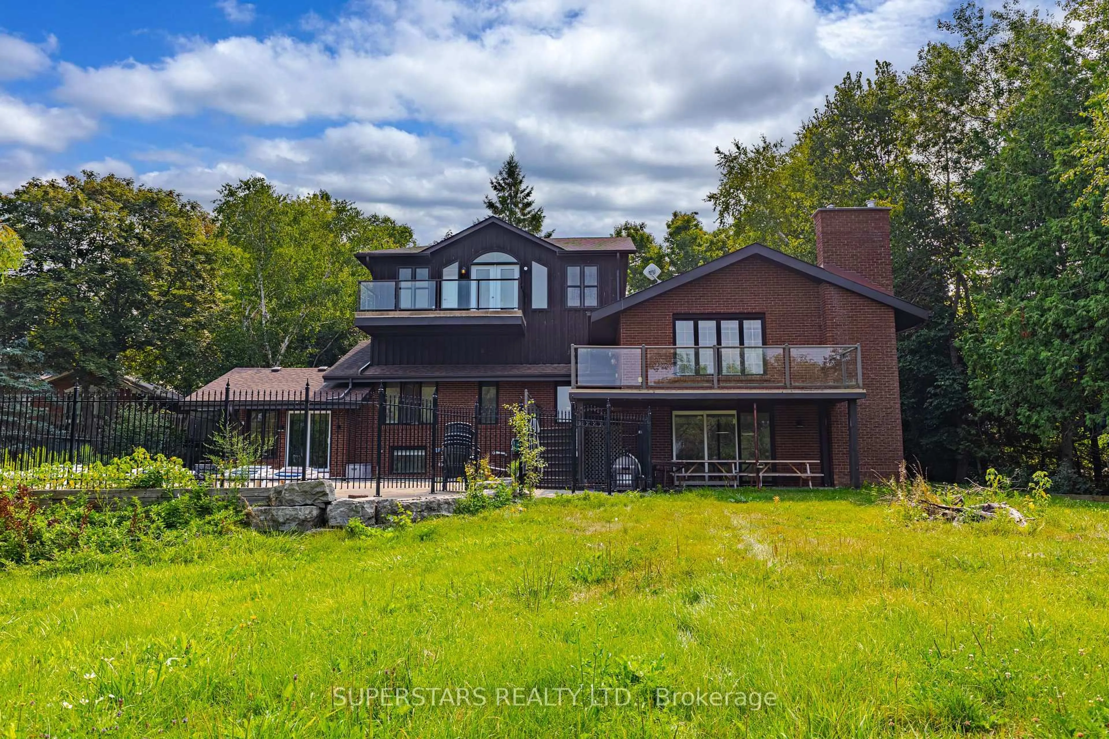 Home with brick exterior material, unknown for 236 Summit Dr, Scugog Ontario L0B 1E0