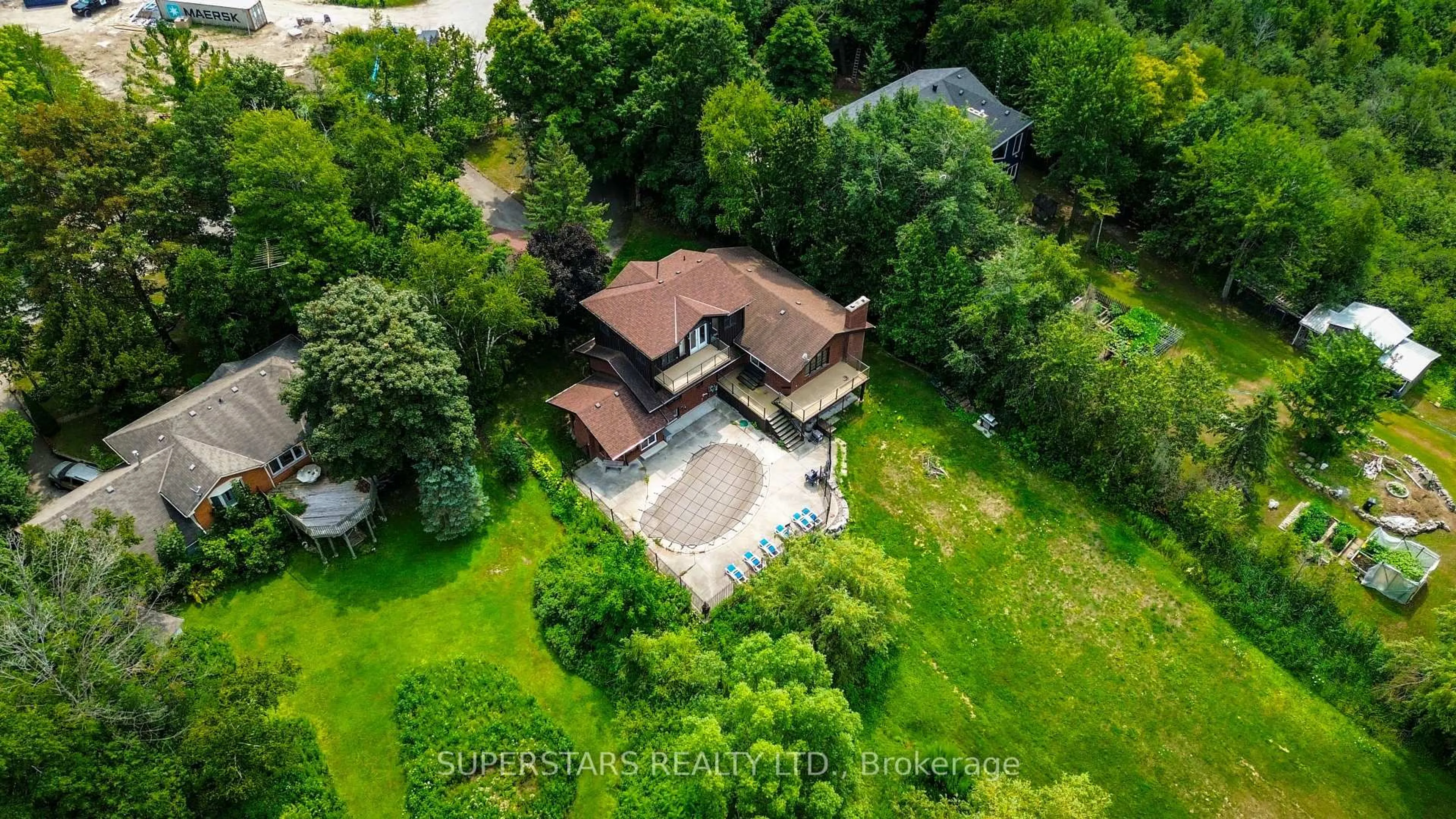 A pic from outside/outdoor area/front of a property/back of a property/a pic from drone, unknown for 236 Summit Dr, Scugog Ontario L0B 1E0