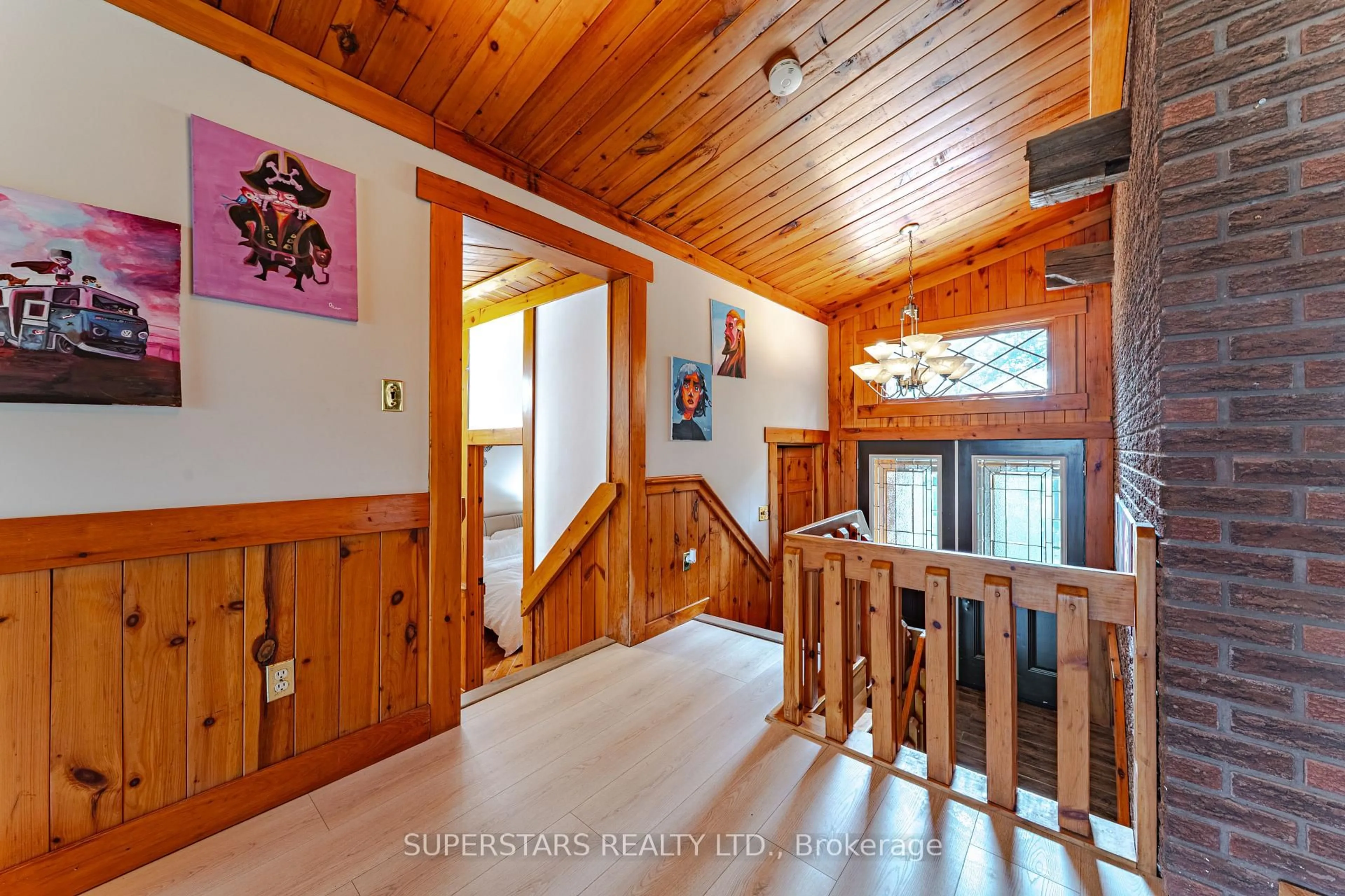 Indoor foyer for 236 Summit Dr, Scugog Ontario L0B 1E0