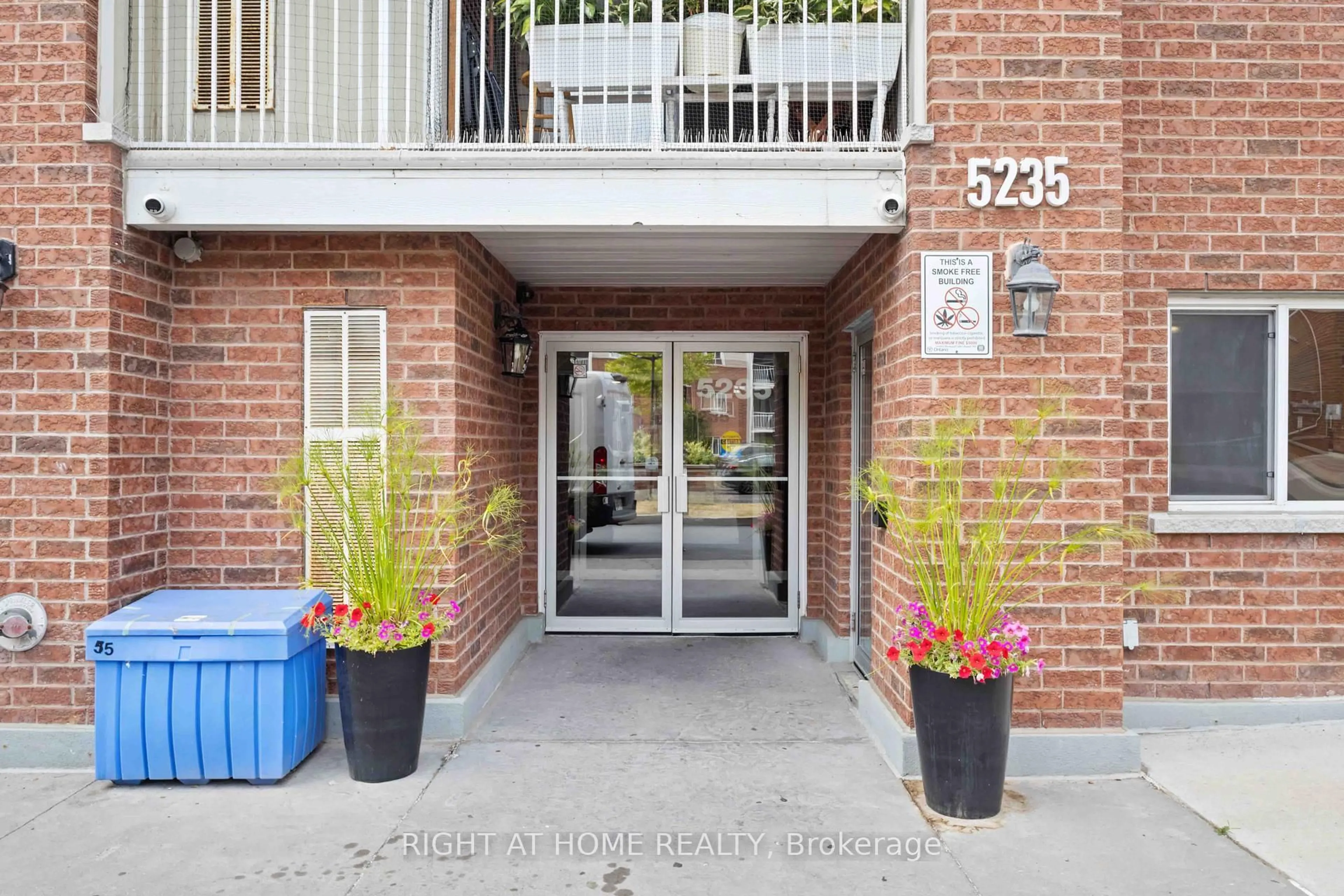 Indoor foyer for 5235 Finch Ave #202, Toronto Ontario M1S 5X3