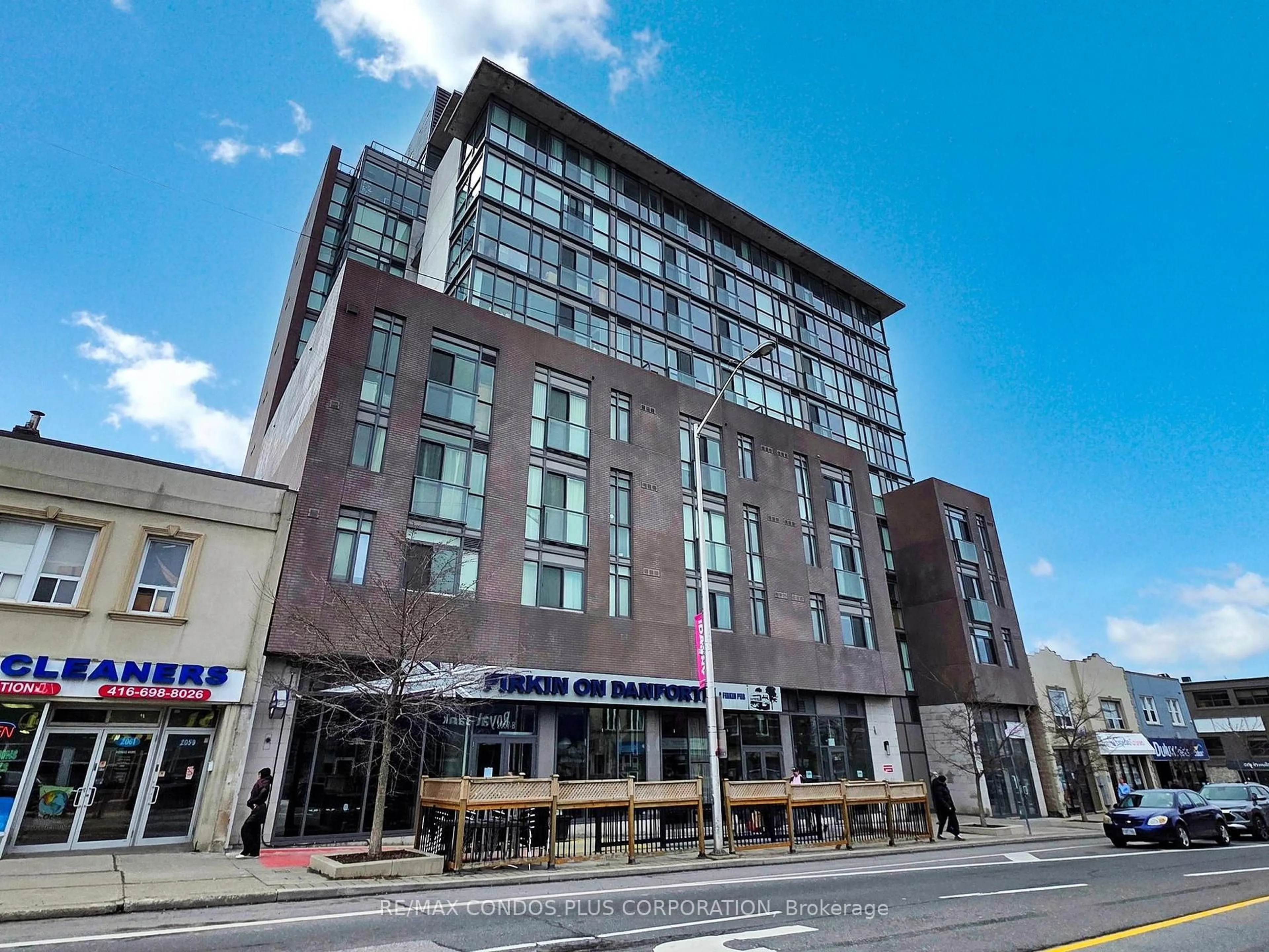Patio, building for 2055 Danforth Ave #605, Toronto Ontario M4C 1J8