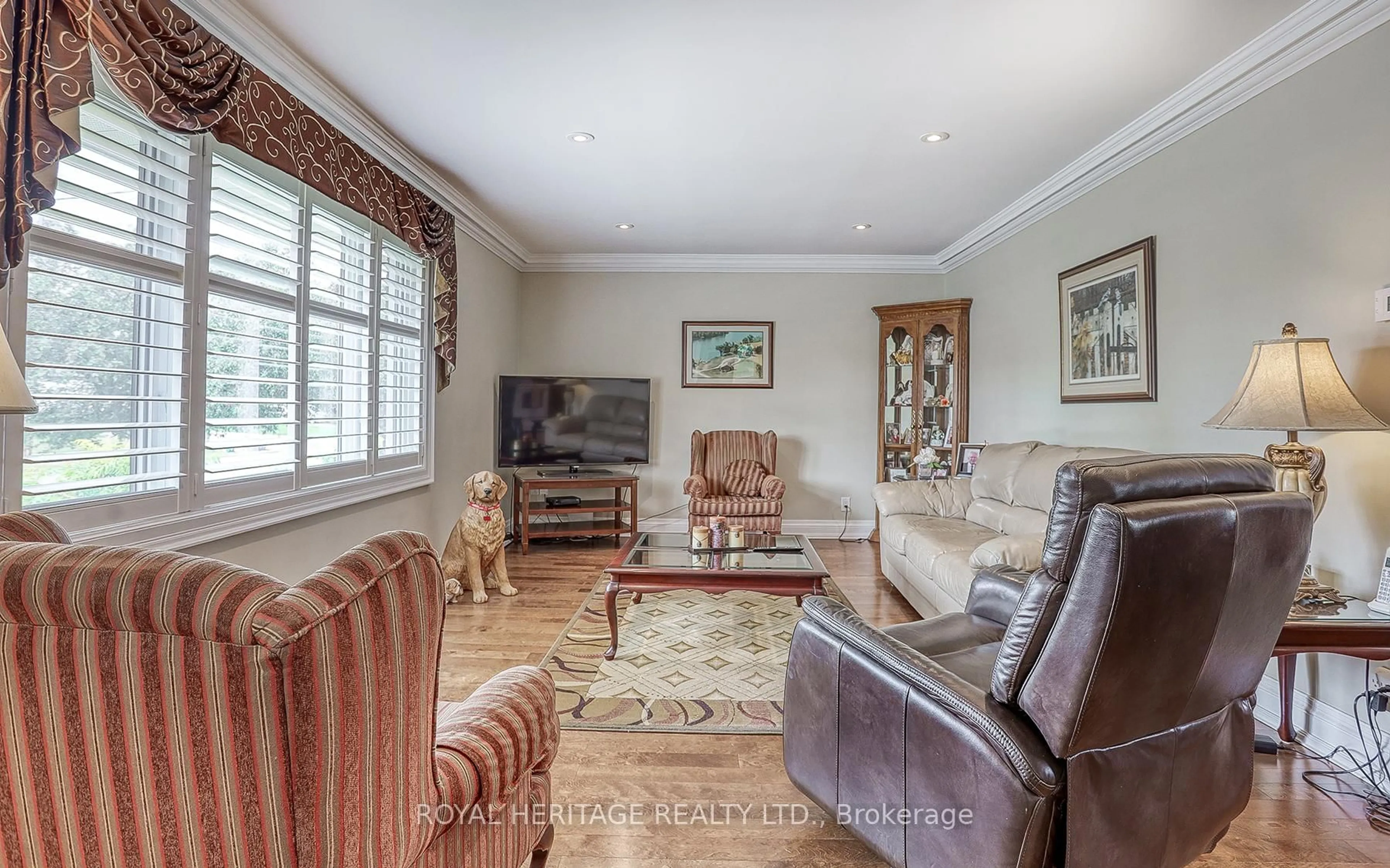 Living room with furniture, unknown for 339 Nipigon St, Oshawa Ontario L1J 4P1
