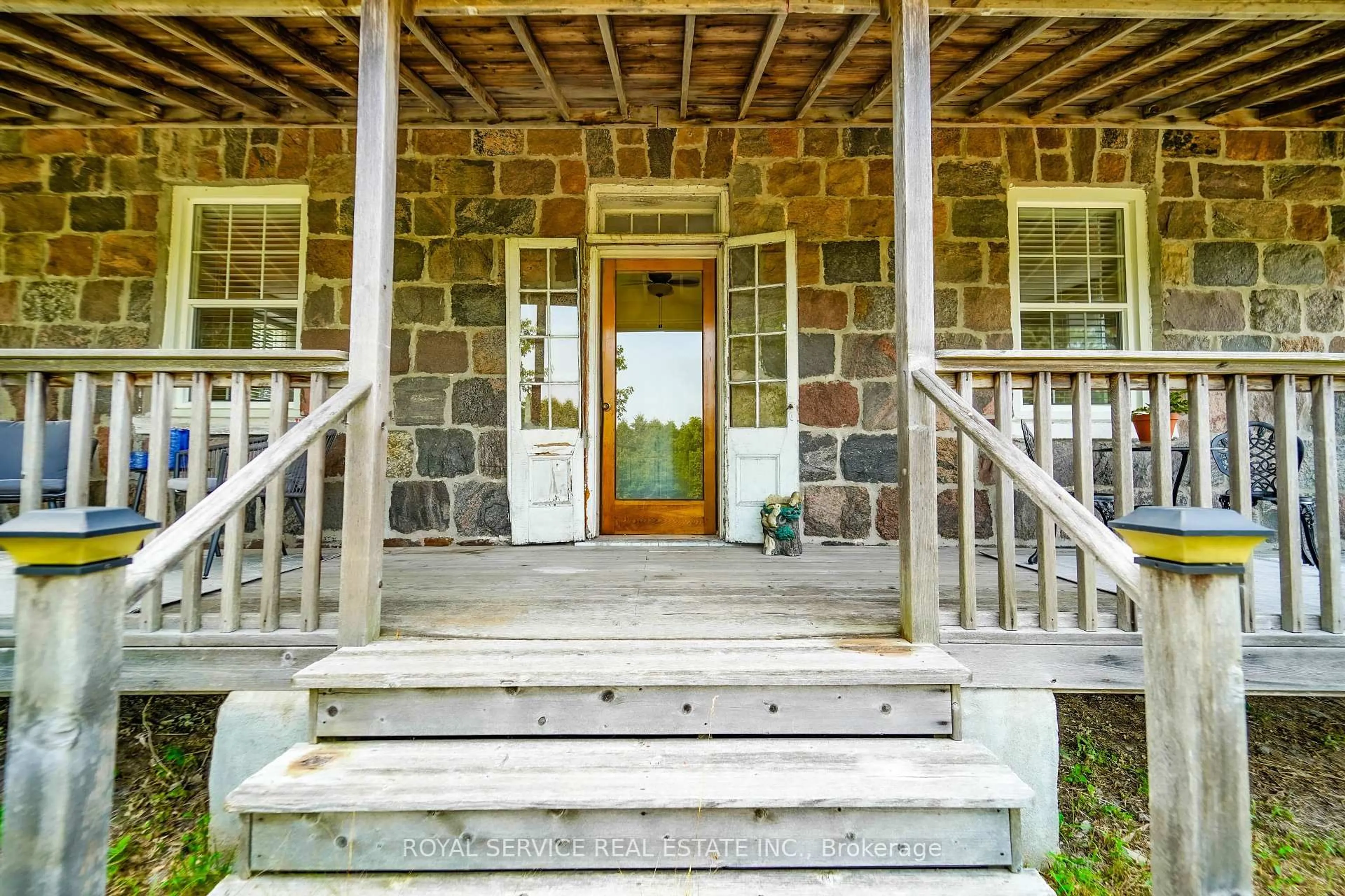 Indoor entryway for 3142 Maple Grove Rd, Clarington Ontario L1C 6M7