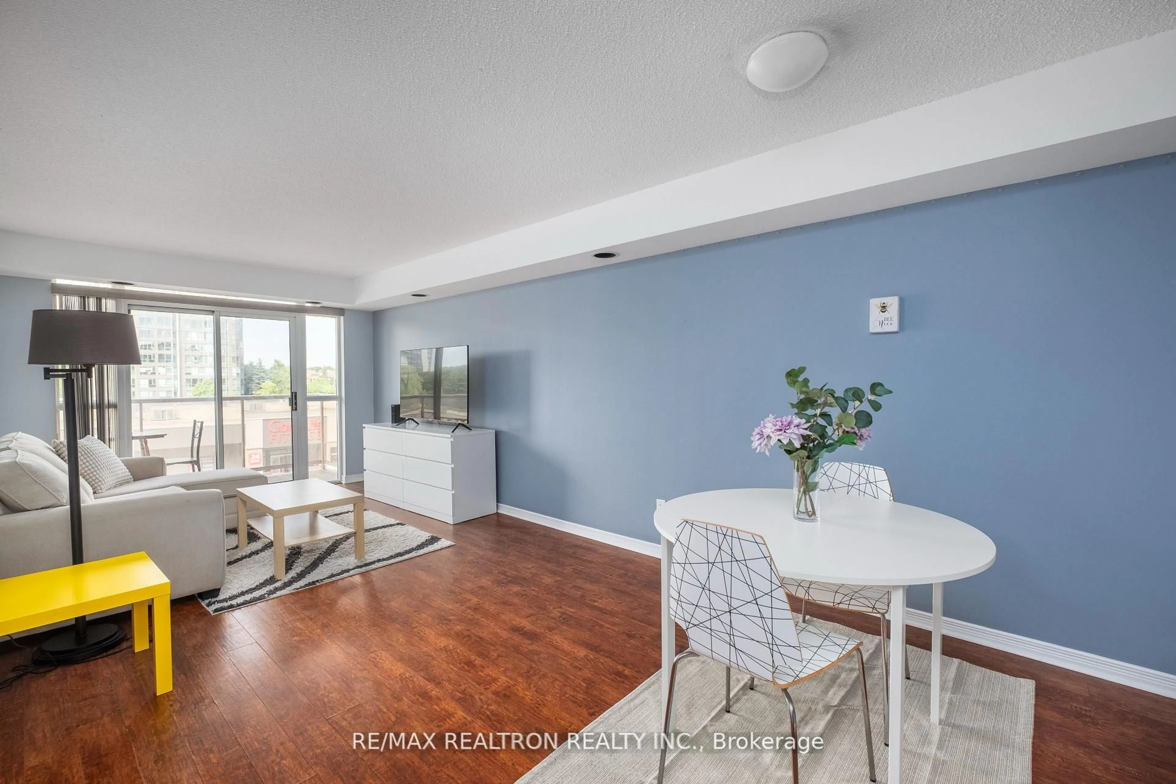 Living room with furniture, wood/laminate floor for 3650 Kingston Rd #426, Toronto Ontario M1M 3X9