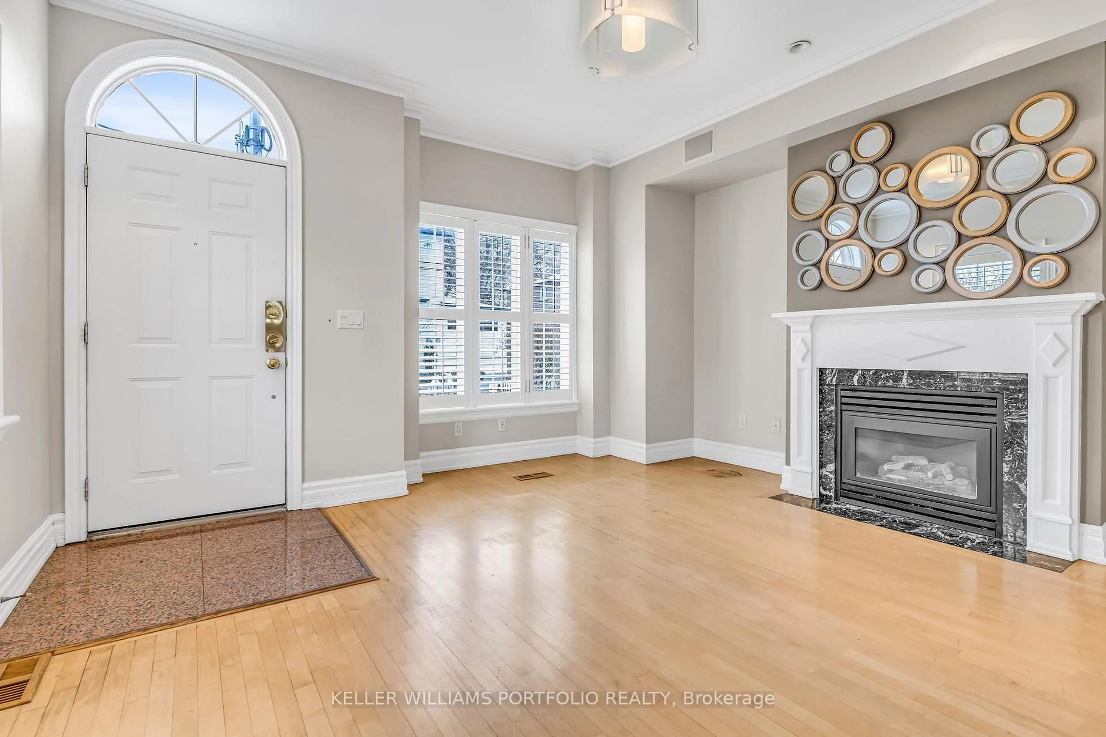 Indoor entryway for 9A Woodfield Rd Rd, Toronto Ontario M4L 2W4
