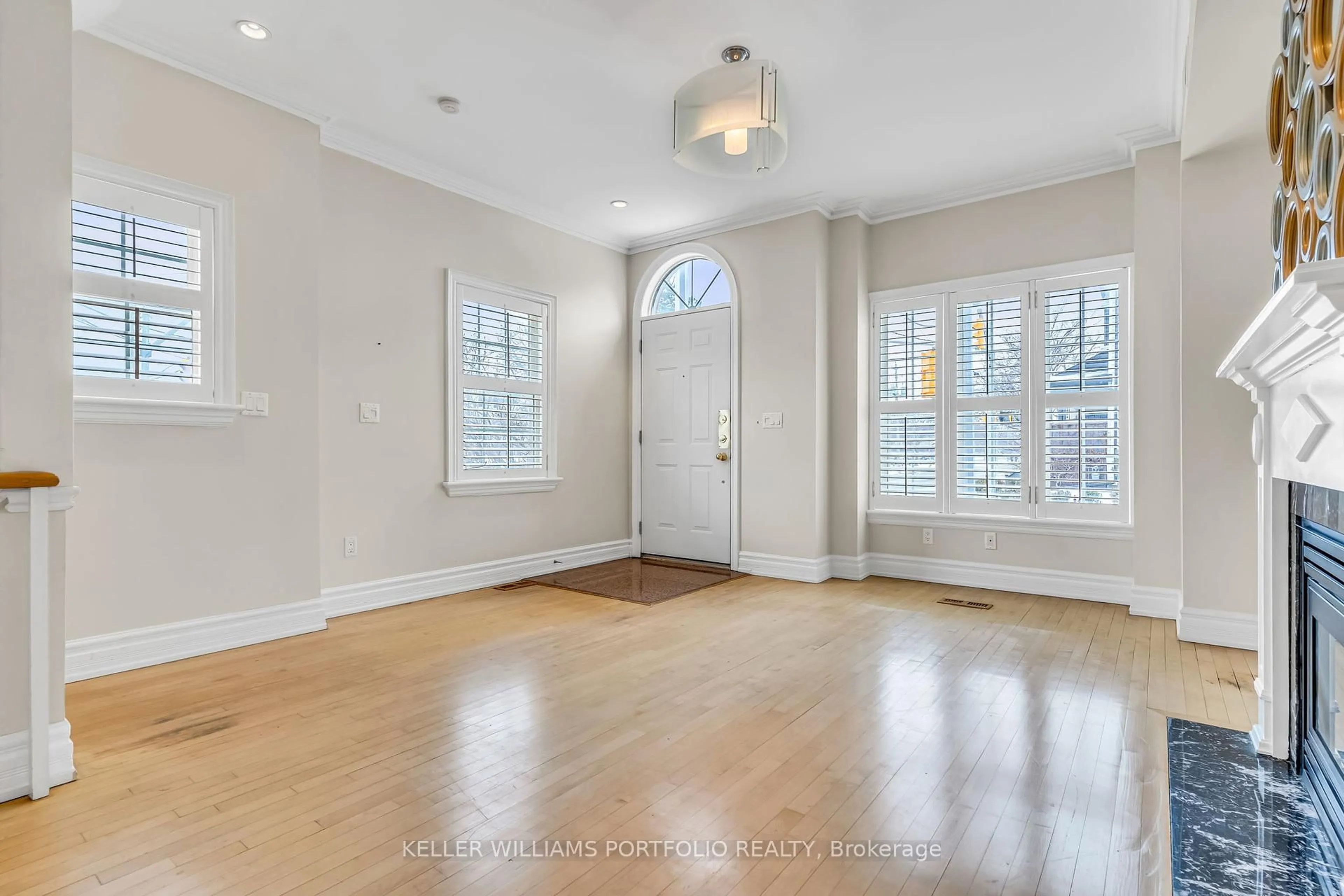 Indoor entryway for 9A Woodfield Rd Rd, Toronto Ontario M4L 2W4