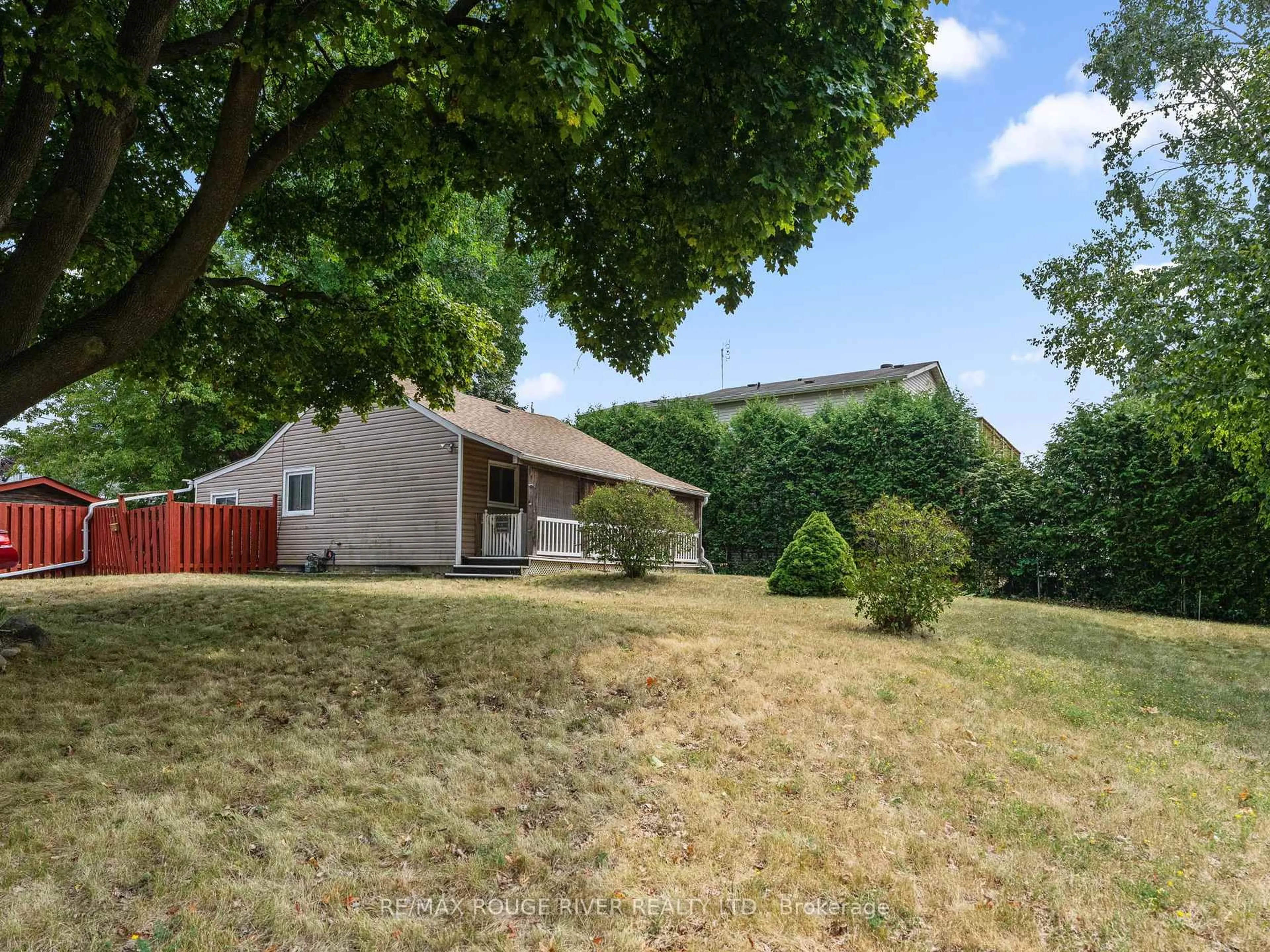 A pic from outside/outdoor area/front of a property/back of a property/a pic from drone, unknown for 47 Tudor Ave, Ajax Ontario L1S 2A2