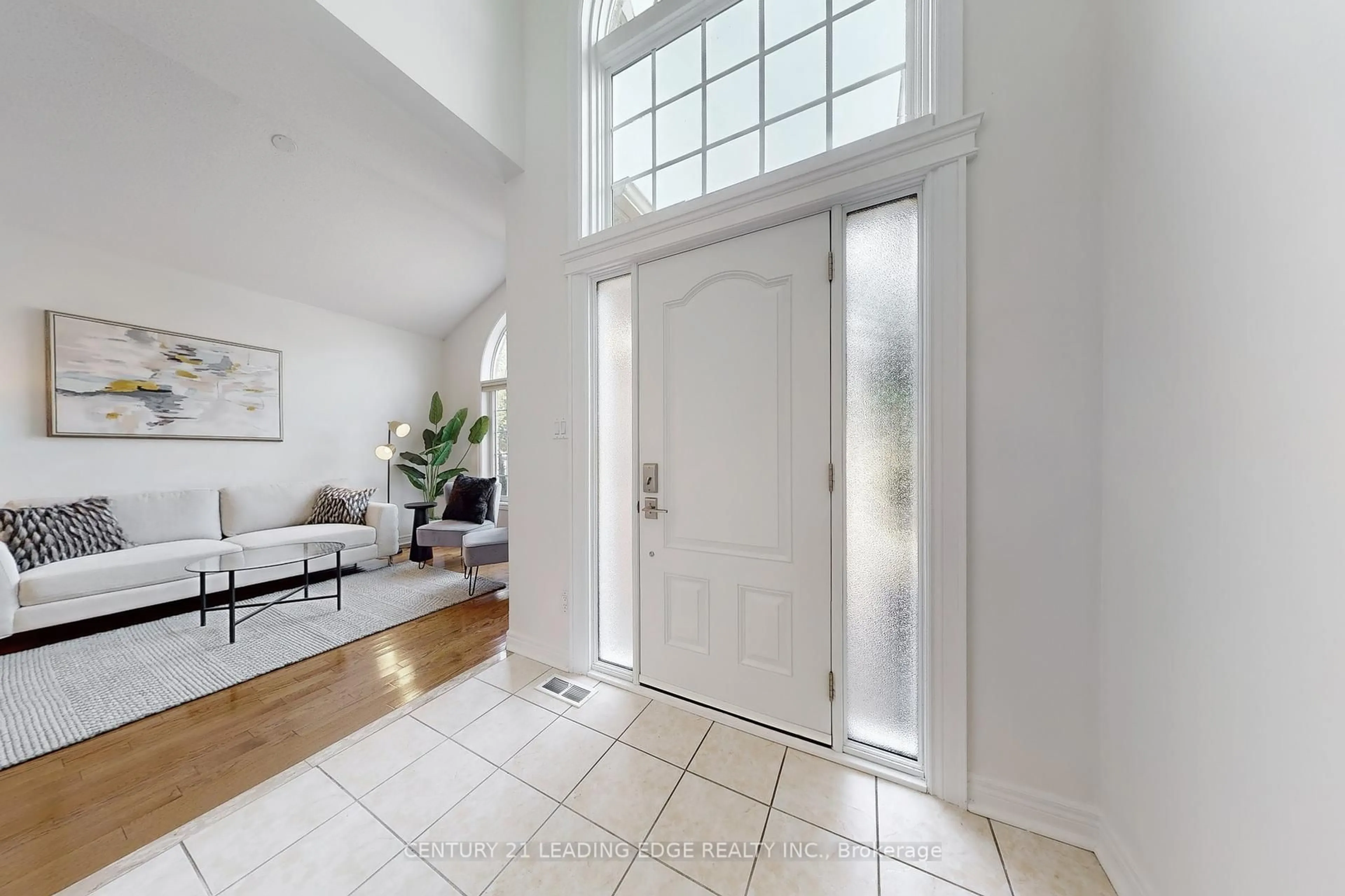 Indoor entryway for 320 Waterbury Cres, Scugog Ontario L9L 1T2